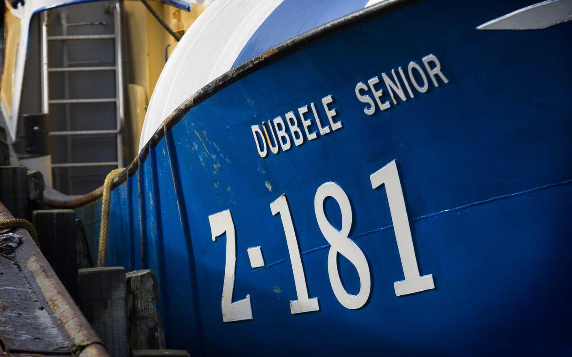 De ‘Dubbele Senior’ in de haven van Lauwersoog.
