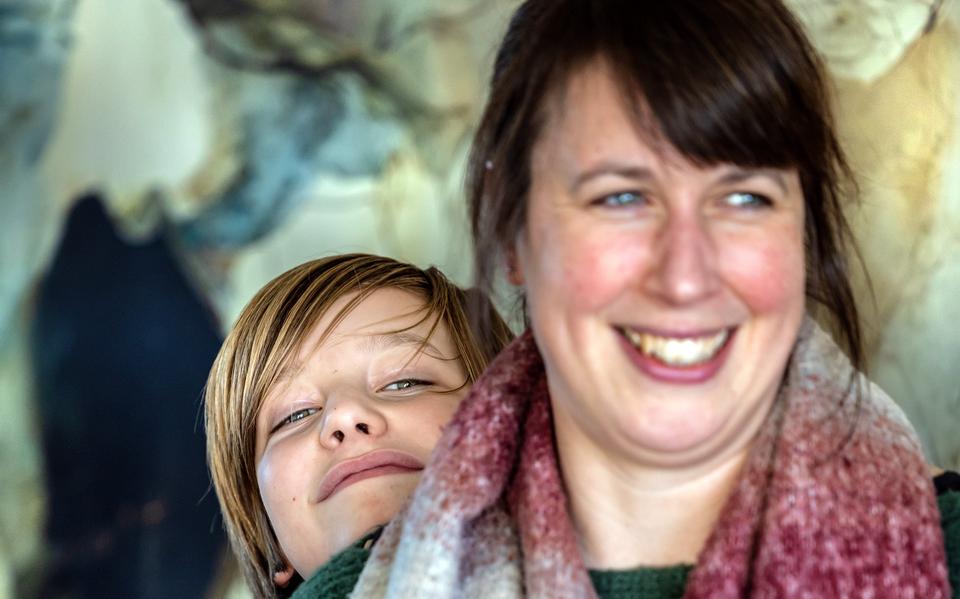 Inge Delfmann uit Sneek is moeder van Kees (10) die – met tussenpozen – al bijna vier jaar thuiszit. 