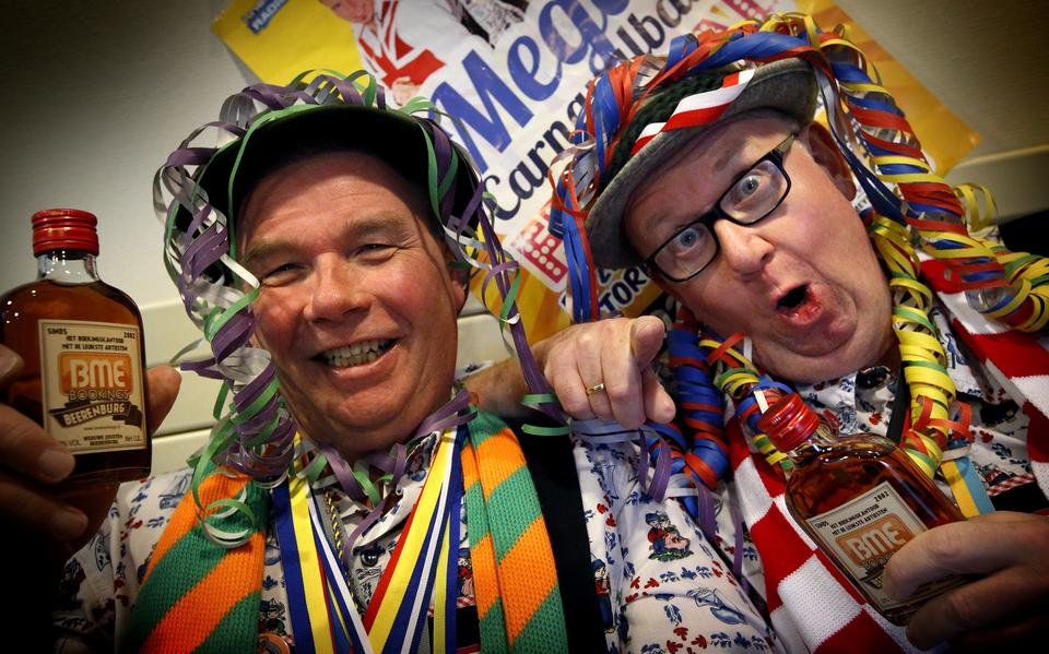 De 'Zware Jongens' lanceren Sneekweek-hit: 'Jannewiene wiene wiene