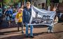 Zaterdag protesteerden ruim tweehonderd Harlingers tegen de afvaloven. Fotograaf Niels de Vries