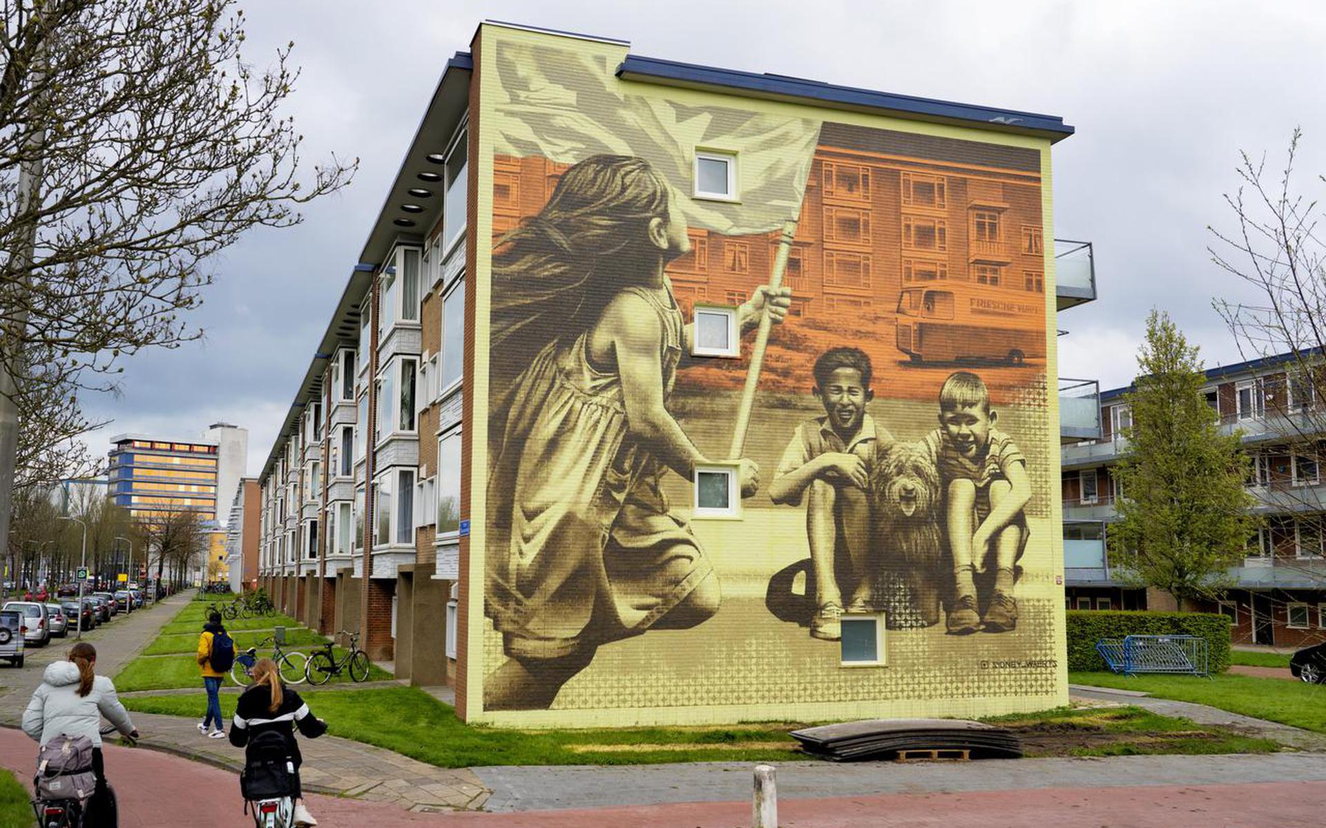 De muurschildering van Sidney Waerts aan de Pieter Stuyvesantweg maakt kans op de prijs Best Street Art wereldwijd van april.