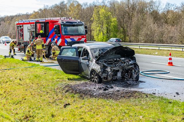 LIVE | File op A7 in richting van Heerenveen naar Drachten door autobrand & auto belandt in sloot in