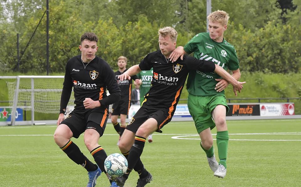 Senne Tichelaar zet vol druk op Jesse Offeringa.