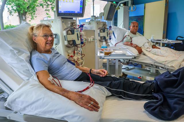 Nierpatiënten Bennie (66) uit Balk en Lia (62) uit Woudsend balen van taxichaos: ‘Zo kan ik beter me