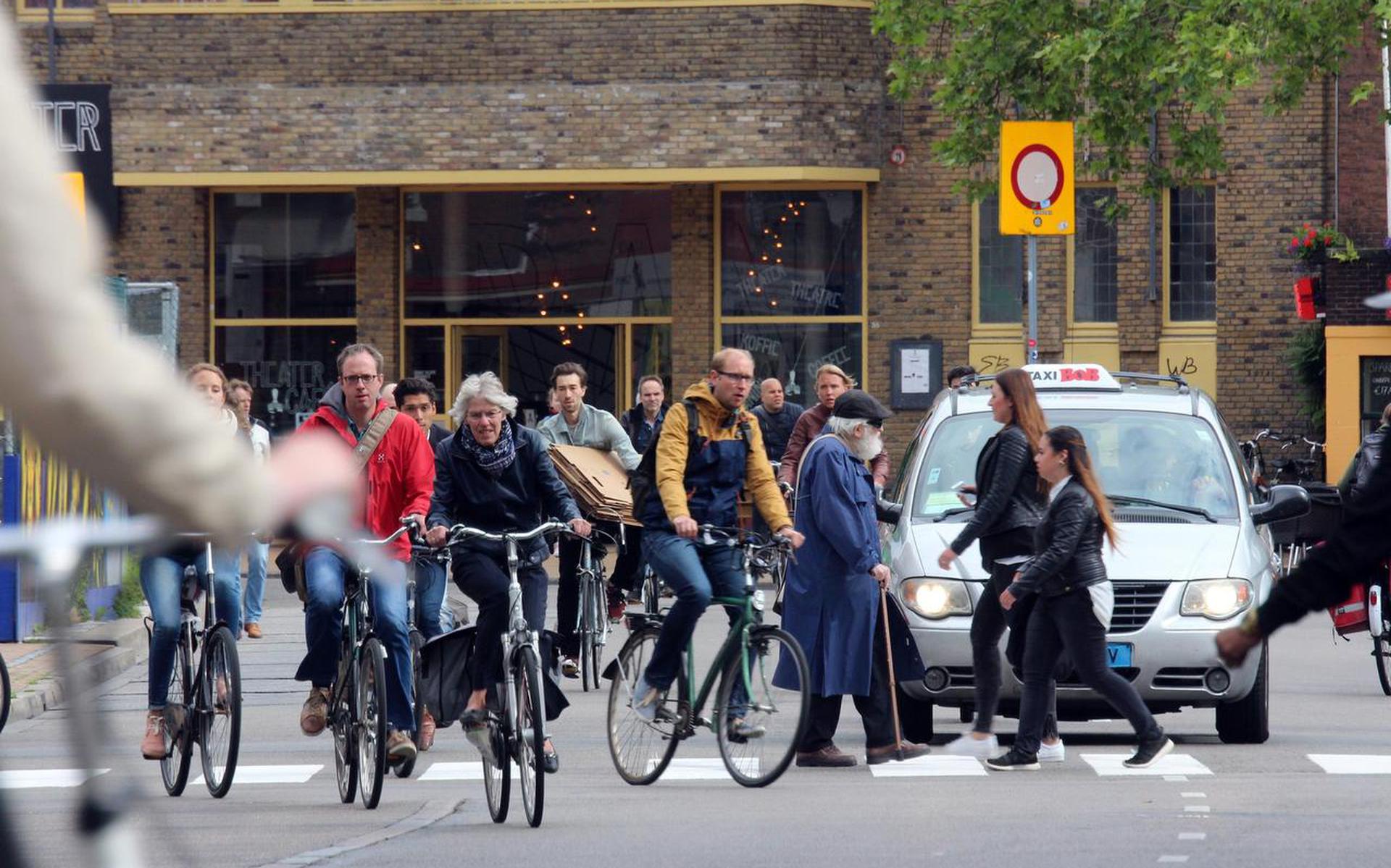 ‘We flaneren door de stad waar de voetganger en de fietser het beeld bepalen, niet overal geparkeerde auto’s.’ 