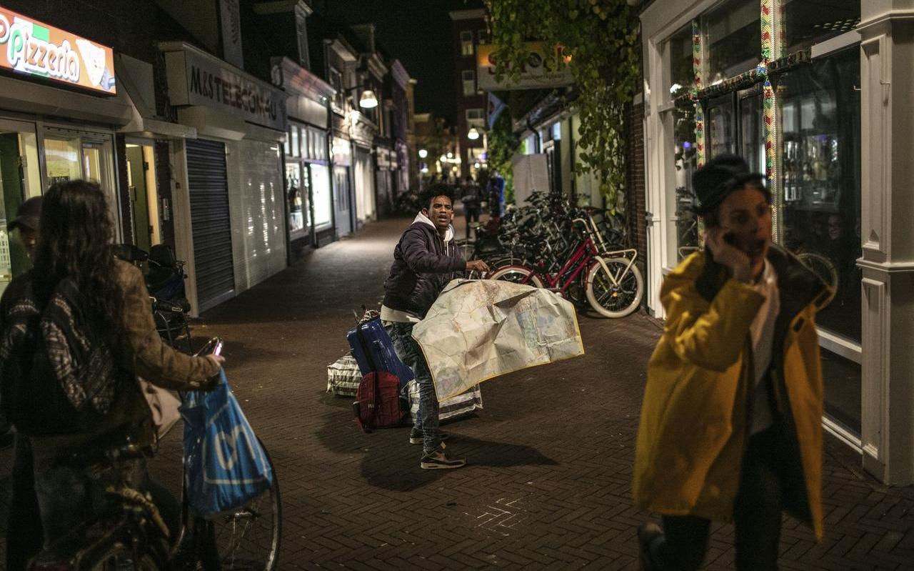 Straatscene in de voorstelling ‘Eritreatown’. Straatscene in de voorstelling ‘Eritreatown’.