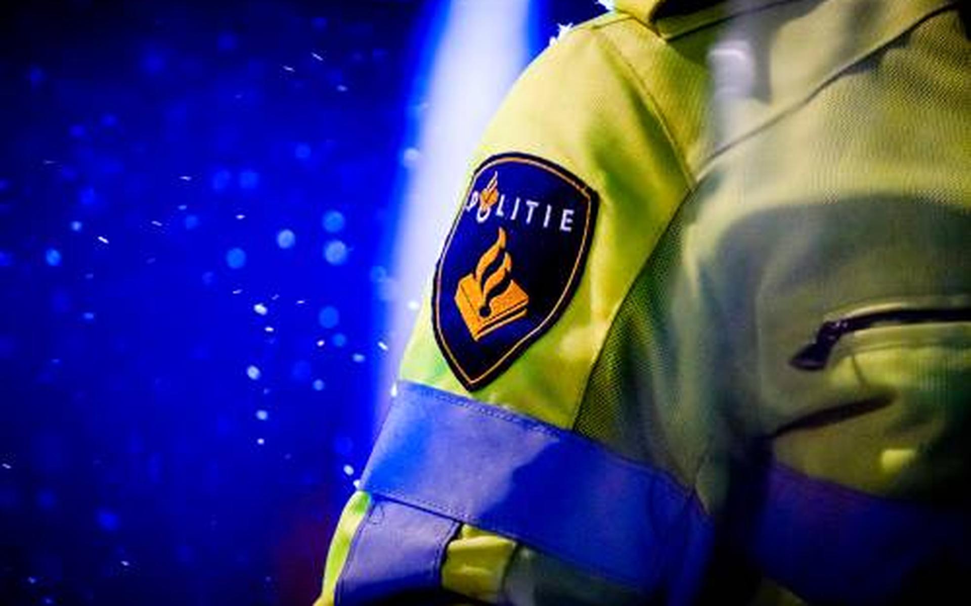 Slachtoffer ongeluk met 'explosief materiaal' met handletsel naar ziekenhuis overgebracht - Leeuward