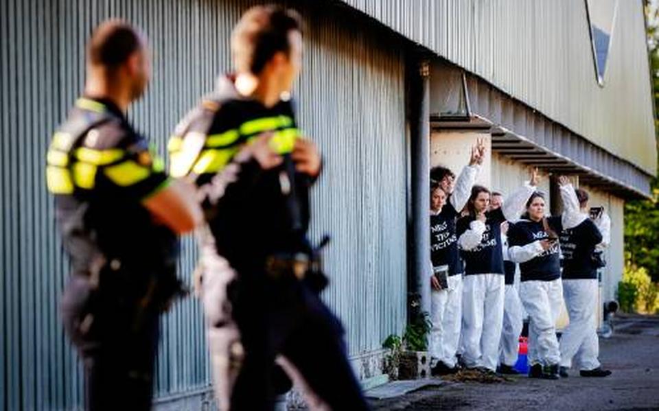 Minister op bezoek bij belaagde varkenshouder
