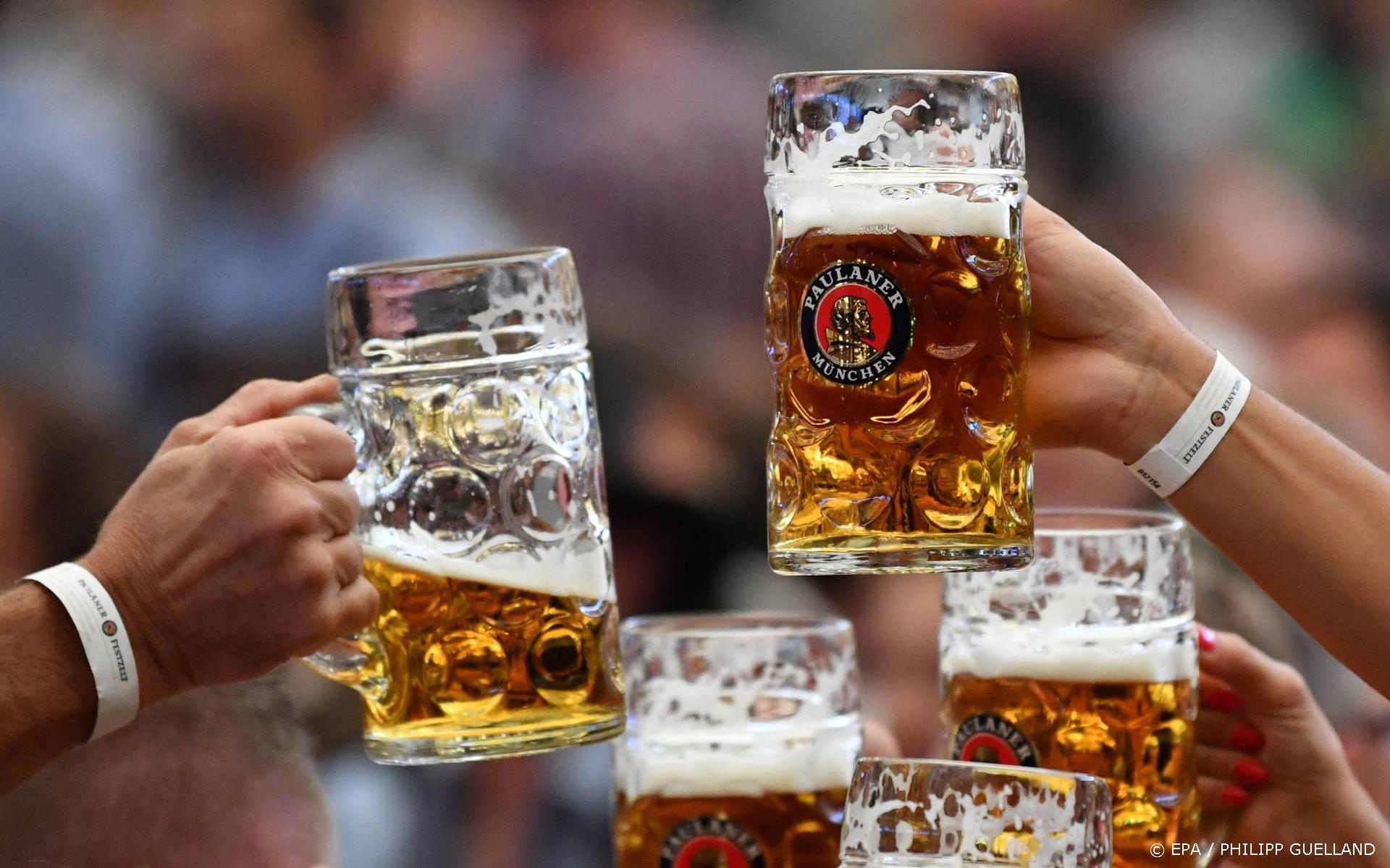 Pul bier op Oktoberfest in euro's -