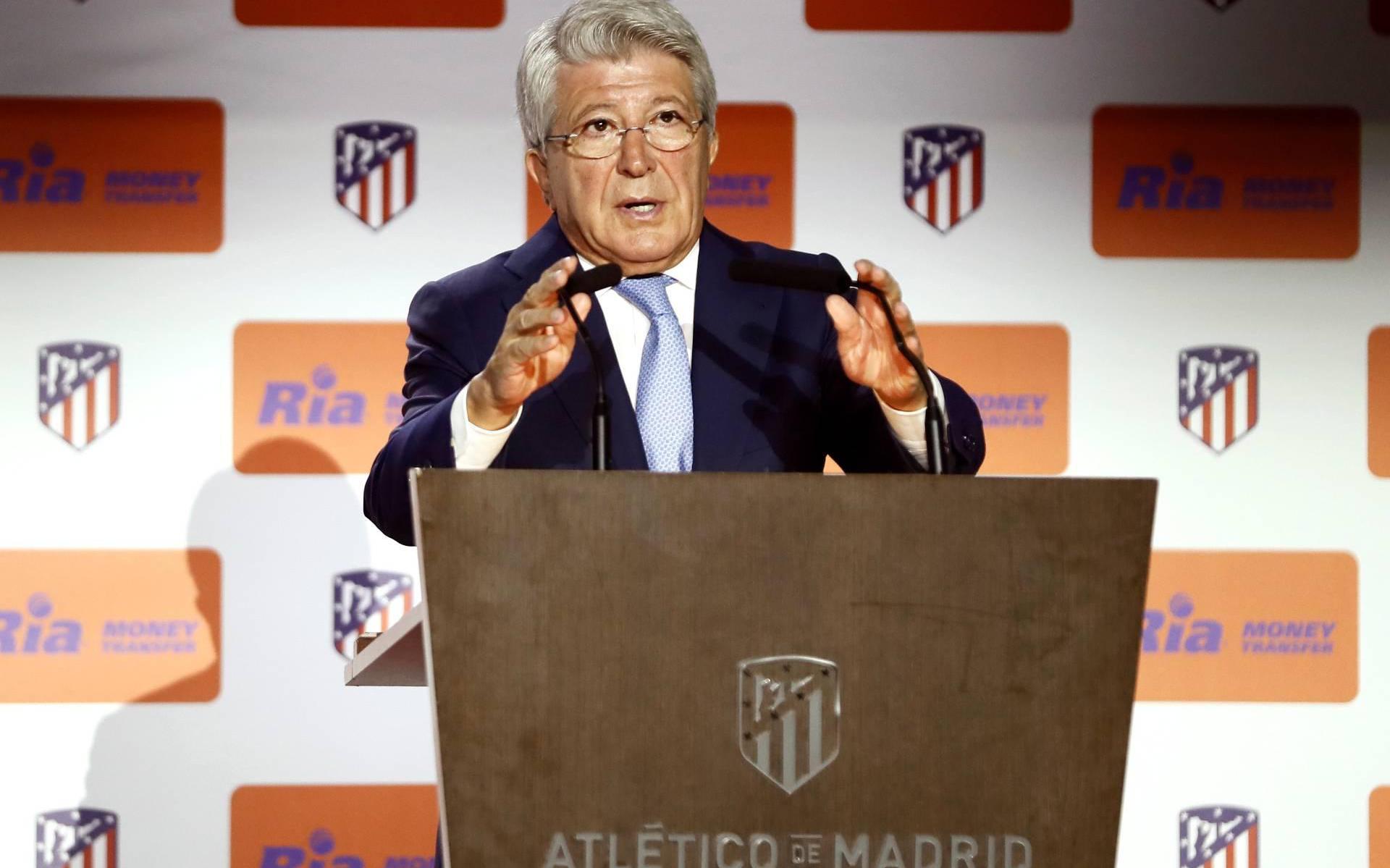Voorzitter Atlético tegen boze fans: koop je eigen club dan maar