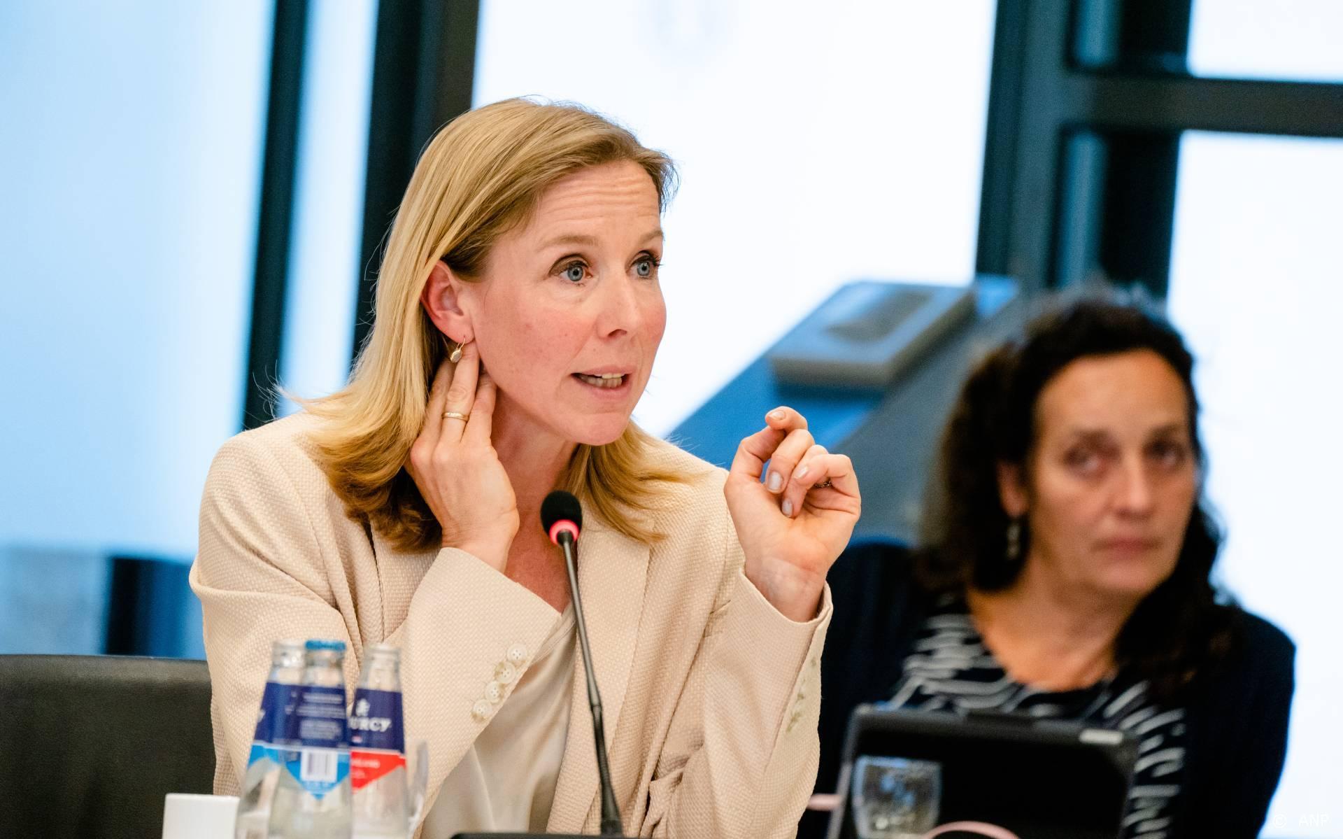 Van Veldhoven wil snellere EU-aanpak gerecycleerd plastic - Leeuwarder Courant