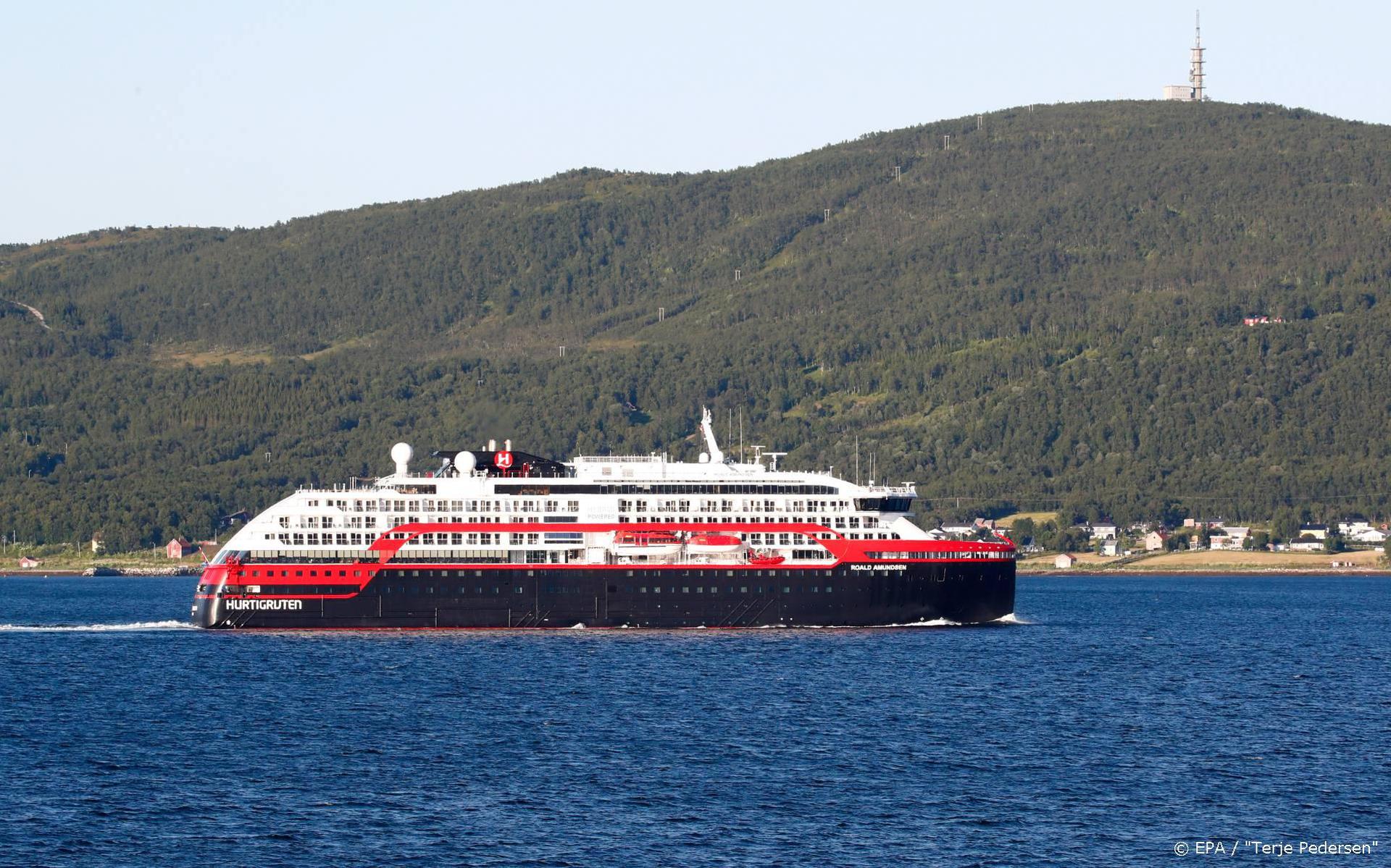 Zeker veertig coronagevallen op twee Noorse cruiseschepen