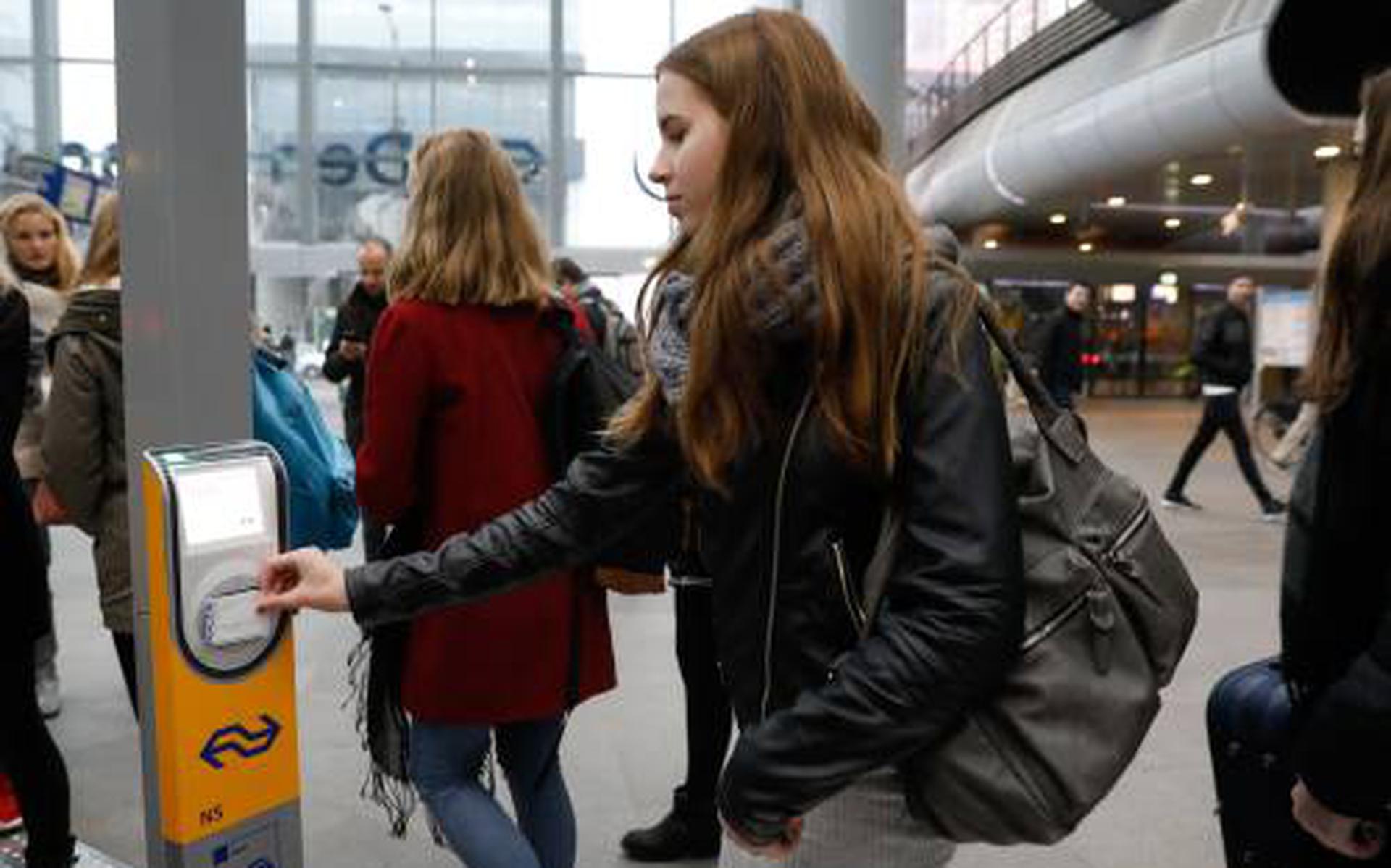 Studenten Betalen Miljoenen Aan Ov-bedrijven - Leeuwarder Courant