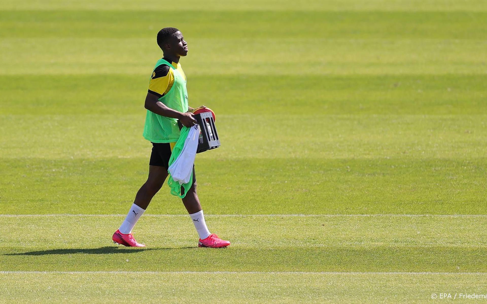 Dortmund-talent Moukoko blijft kalm ondanks almaar groeiende hype