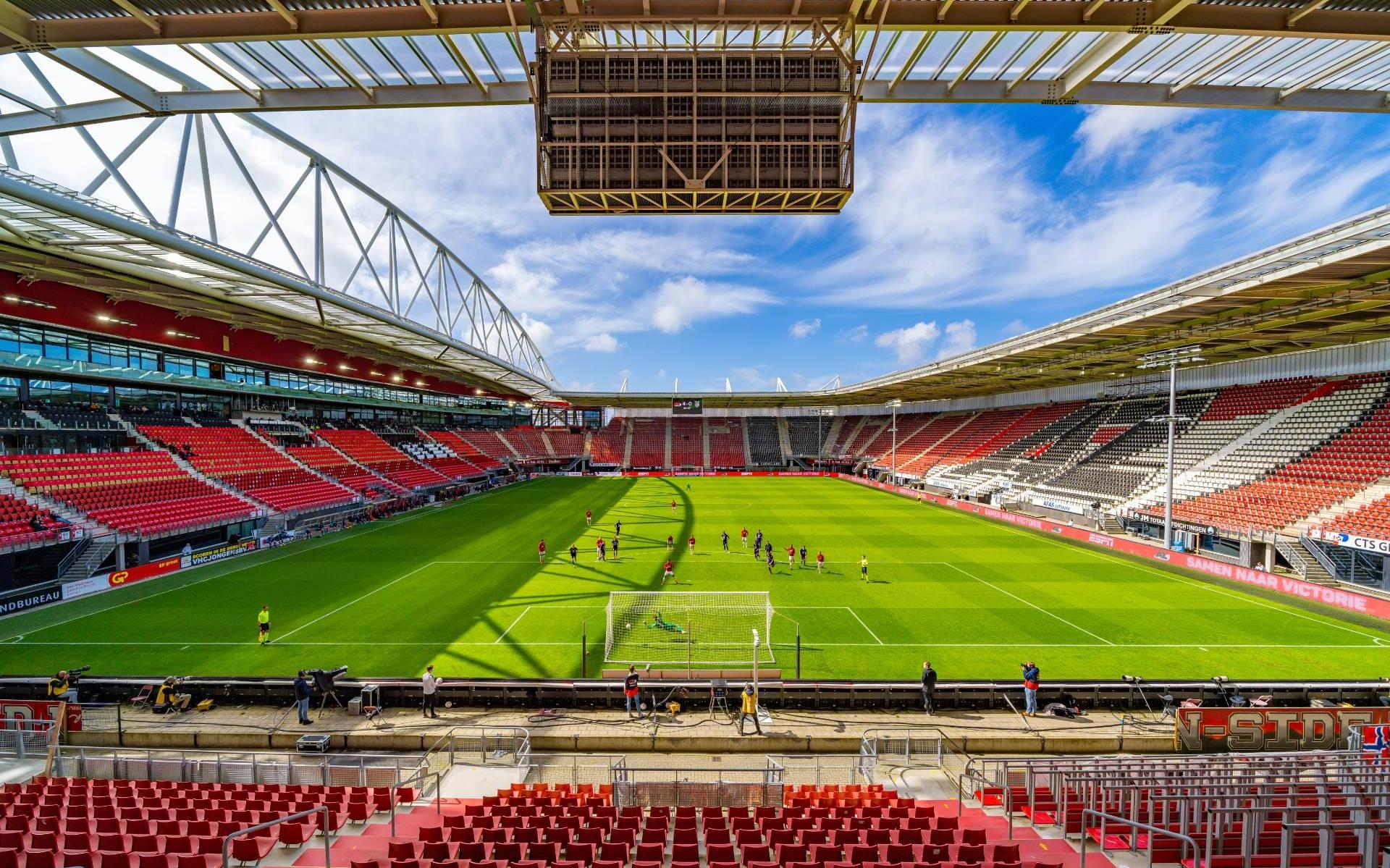 AZ geeft doelman Westerveld junior eerste profcontract - Leeuwarder Courant