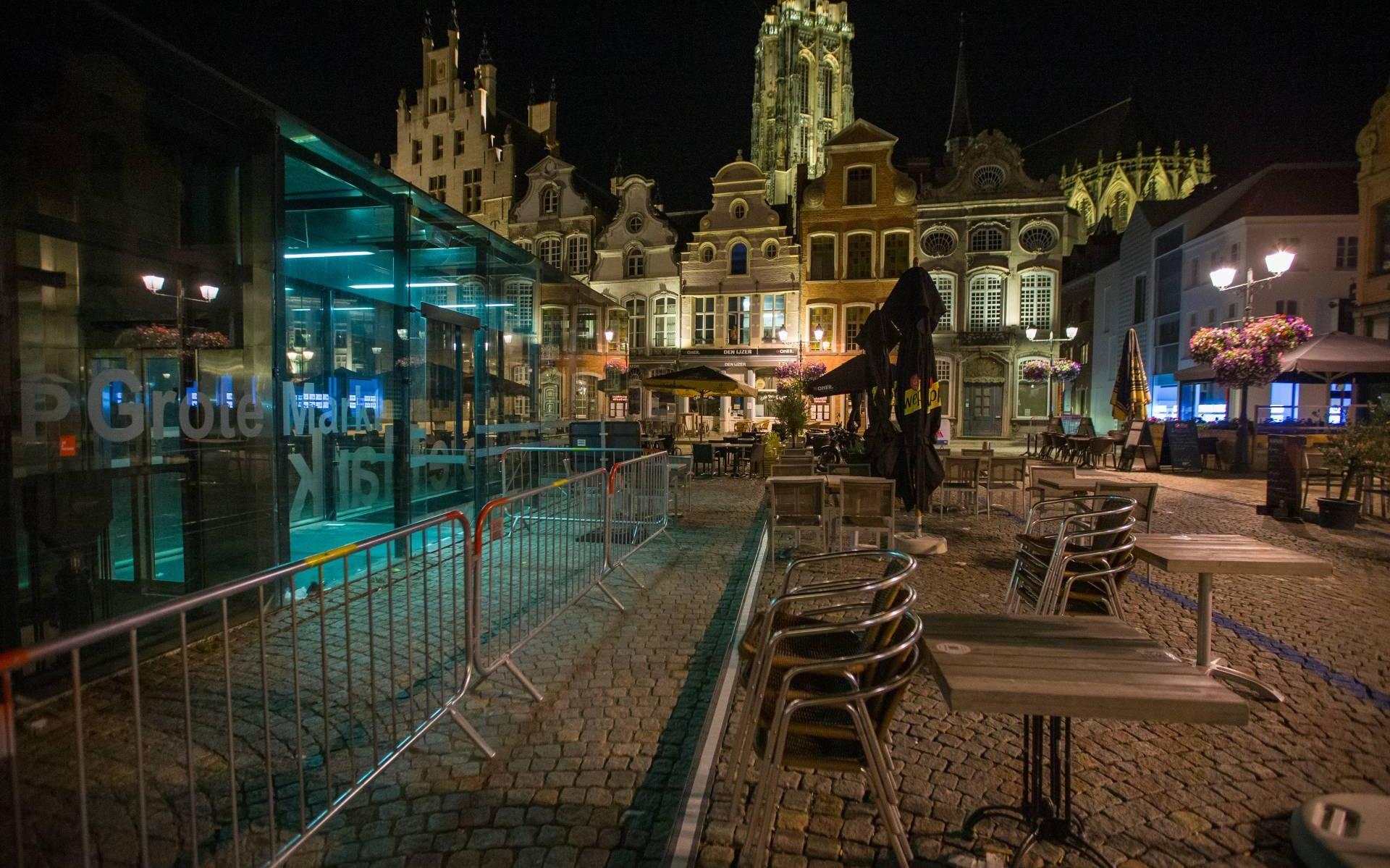 Antwerpen versoepelt coronamaatregelen en schaft nachtklok af