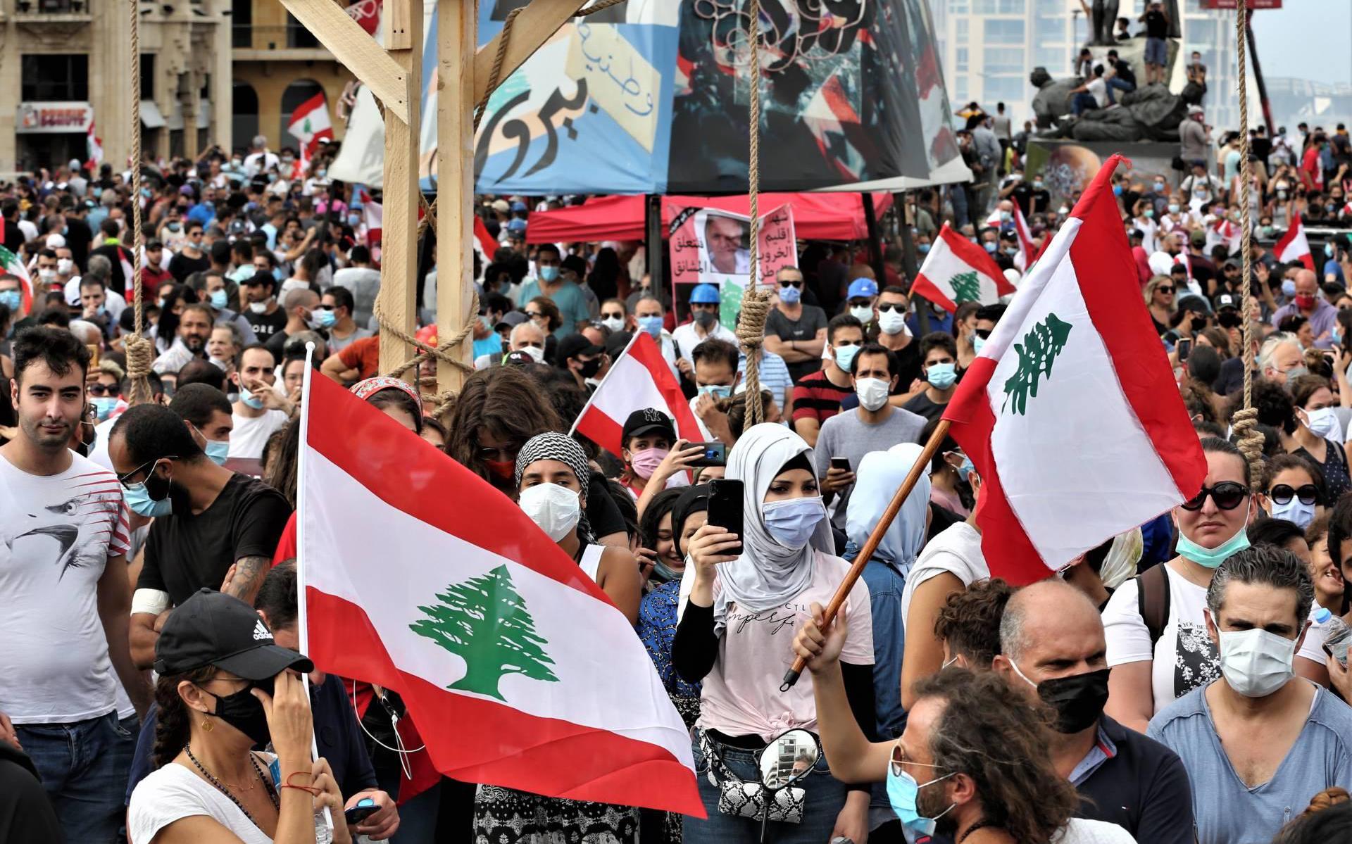 Legertroepen zetten betogers uit buitenlandministerie Beiroet