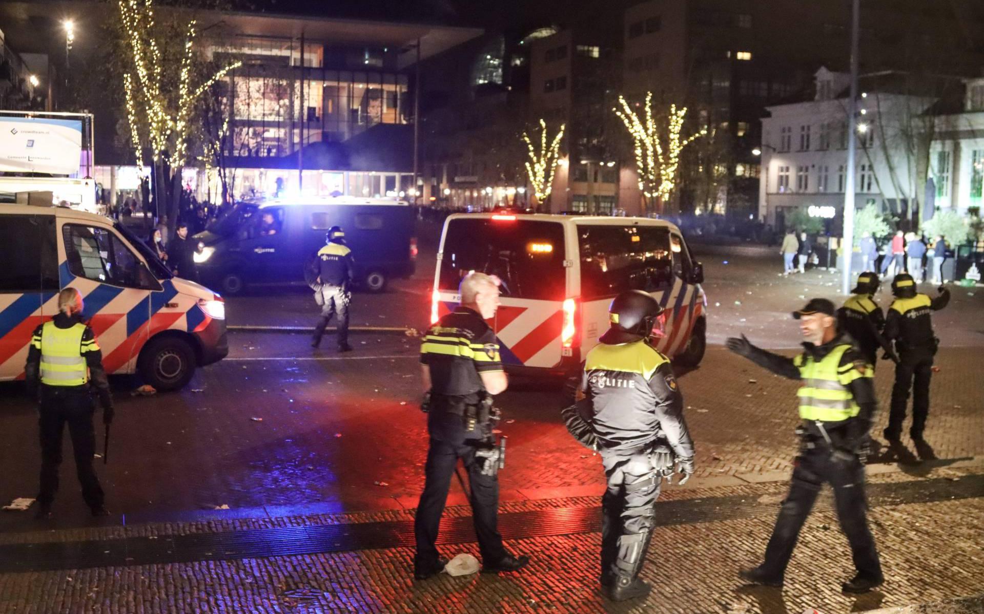 Politie verricht vijftien arrestaties in centrum van Leeuwarden - Leeuwarder Courant
