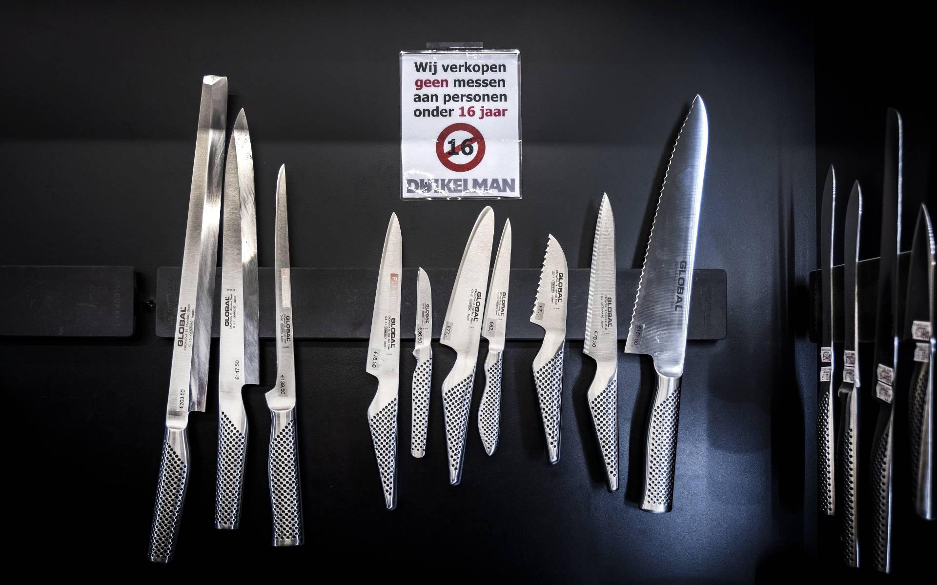 Op 19 locaties in Friesland kunnen jongeren mes inleveren: 'Drop je knife en doe wat met je - Leeuwarder Courant