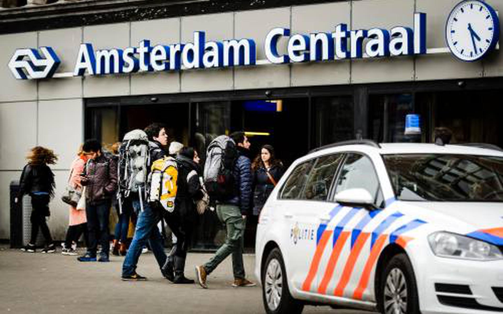 Politie Schiet Verdachte Neer Op Amsterdam CS - Leeuwarder Courant