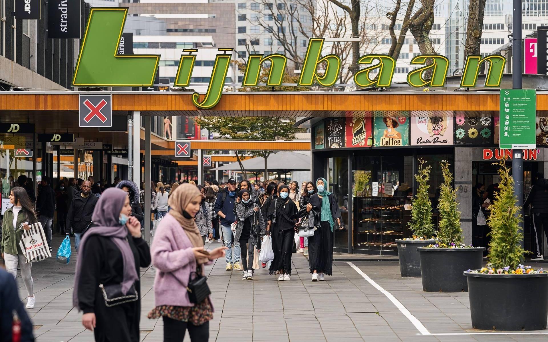 Winkeliers: eerste dag van heropening verloopt soepel - Leeuwarder Courant