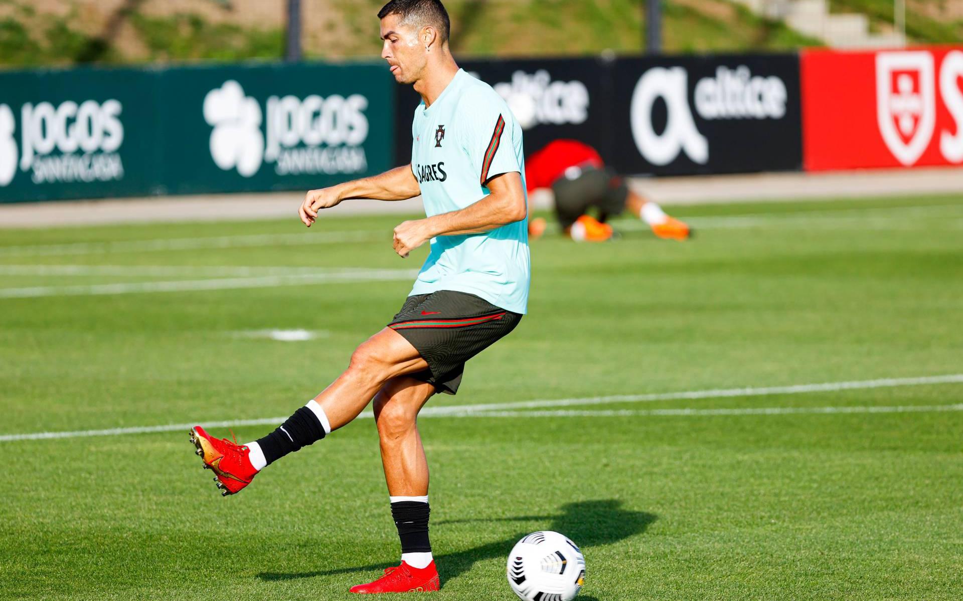 Spaanse media: Cristiano Ronaldo test opnieuw positief op corona