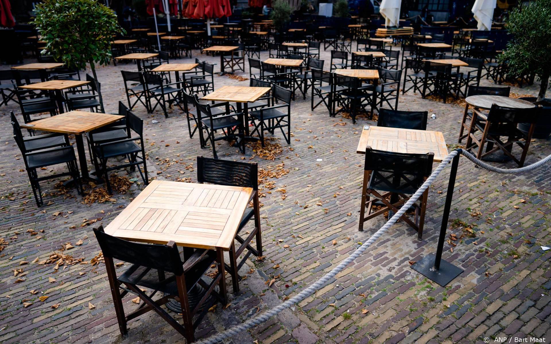 zelf Moeras Handboek Friese horeca komt met alternatieve terrasactie: alle tafels en stoelen op  de kop - Leeuwarder Courant