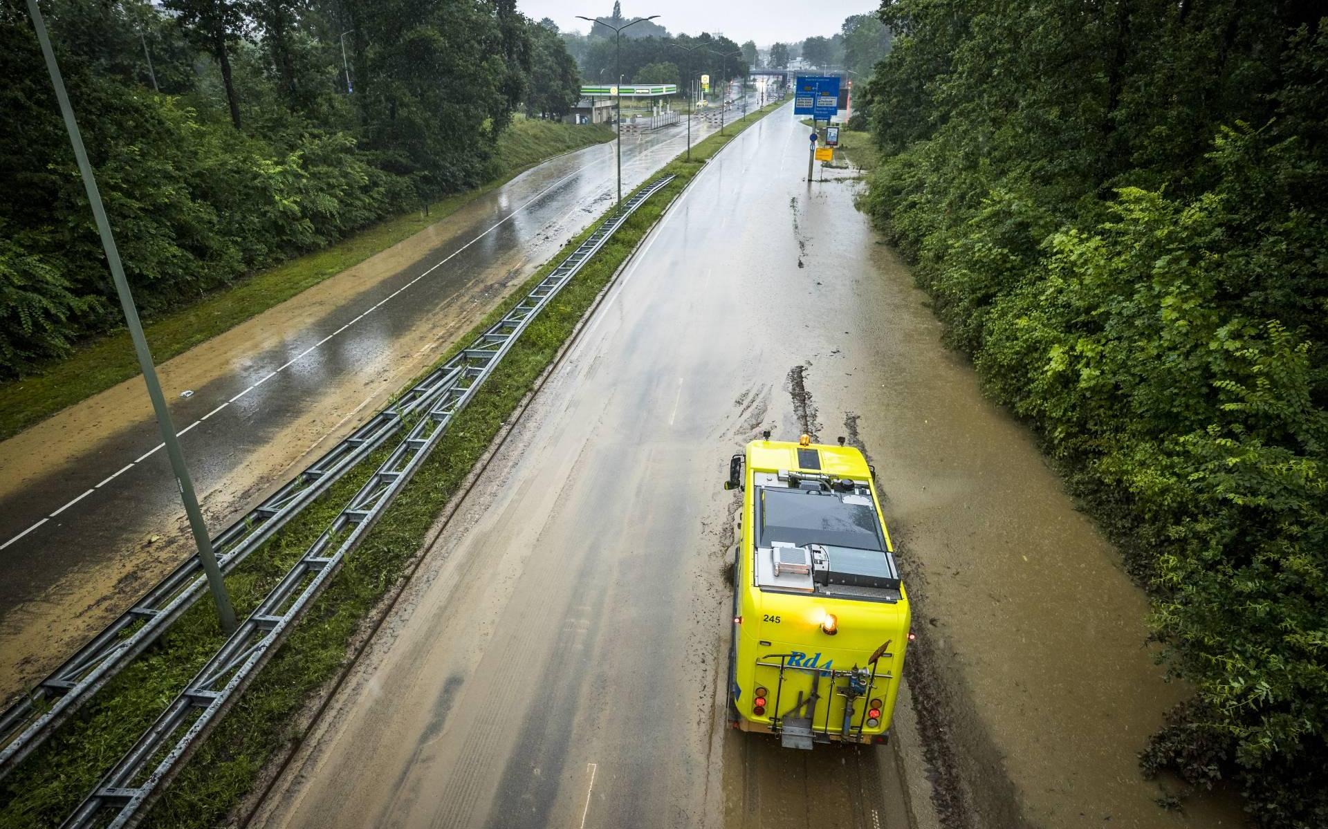 Deel A2 van Eindhoven naar Tilburg dicht om wateroverlast - Leeuwarder Courant