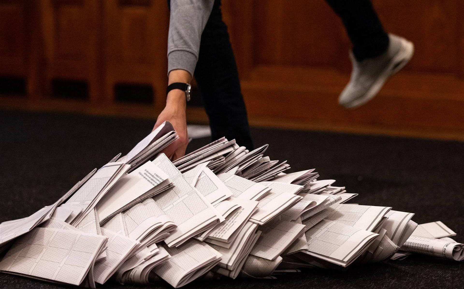 Gemeente Heerenveen gaat deel van de stemmen opnieuw tellen: onregelmatigheid bij stembureau in Alde