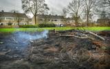 Zwartgeblakerd gras op het veld in Twijzelerheide waar afgelopen weekend een groot vuur werd gesticht waarna de ME in moest grijpen. 