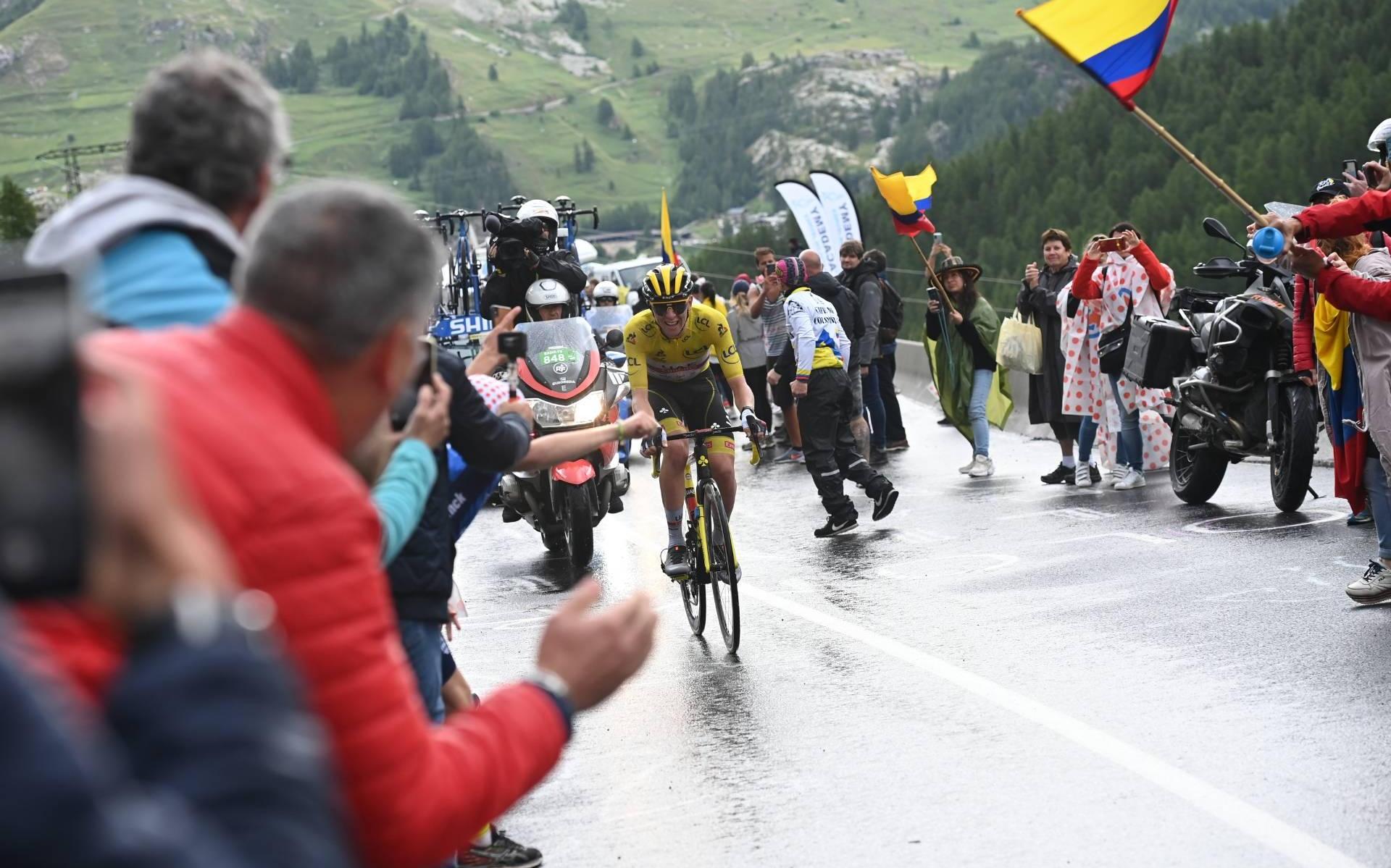 Eerste rustdag voor Tourpeloton na twee natte bergetappes - Leeuwarder Courant