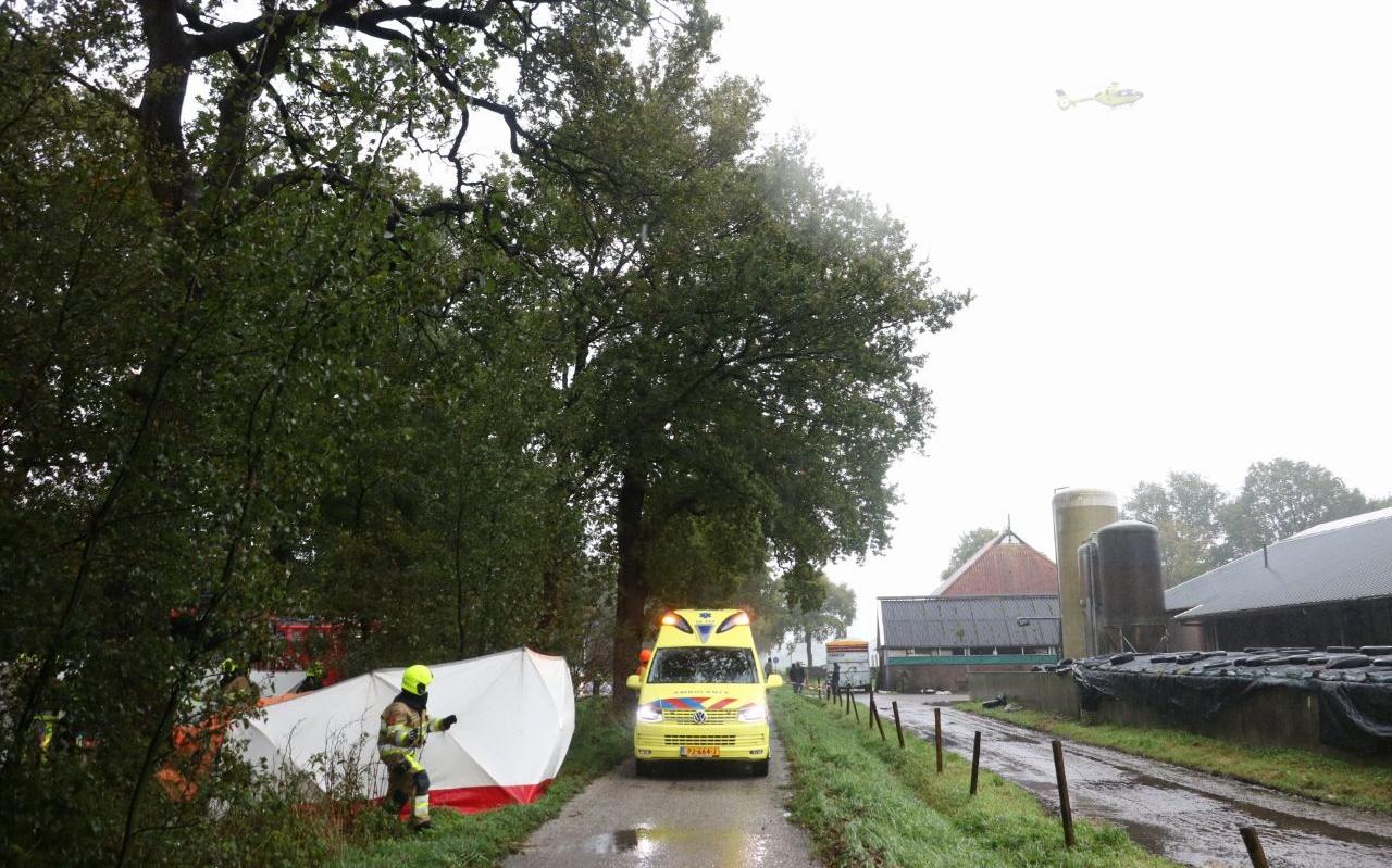 Auto tegen boom bij Lippenhuizen: Man (44) en vrouw (64) uit Drachten omgekomen - Leeuwarder Courant