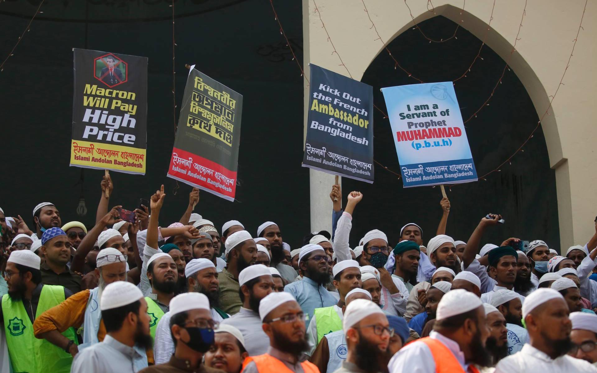 Tienduizenden mensen in Bangladesh demonstreren tegen Frankrijk
