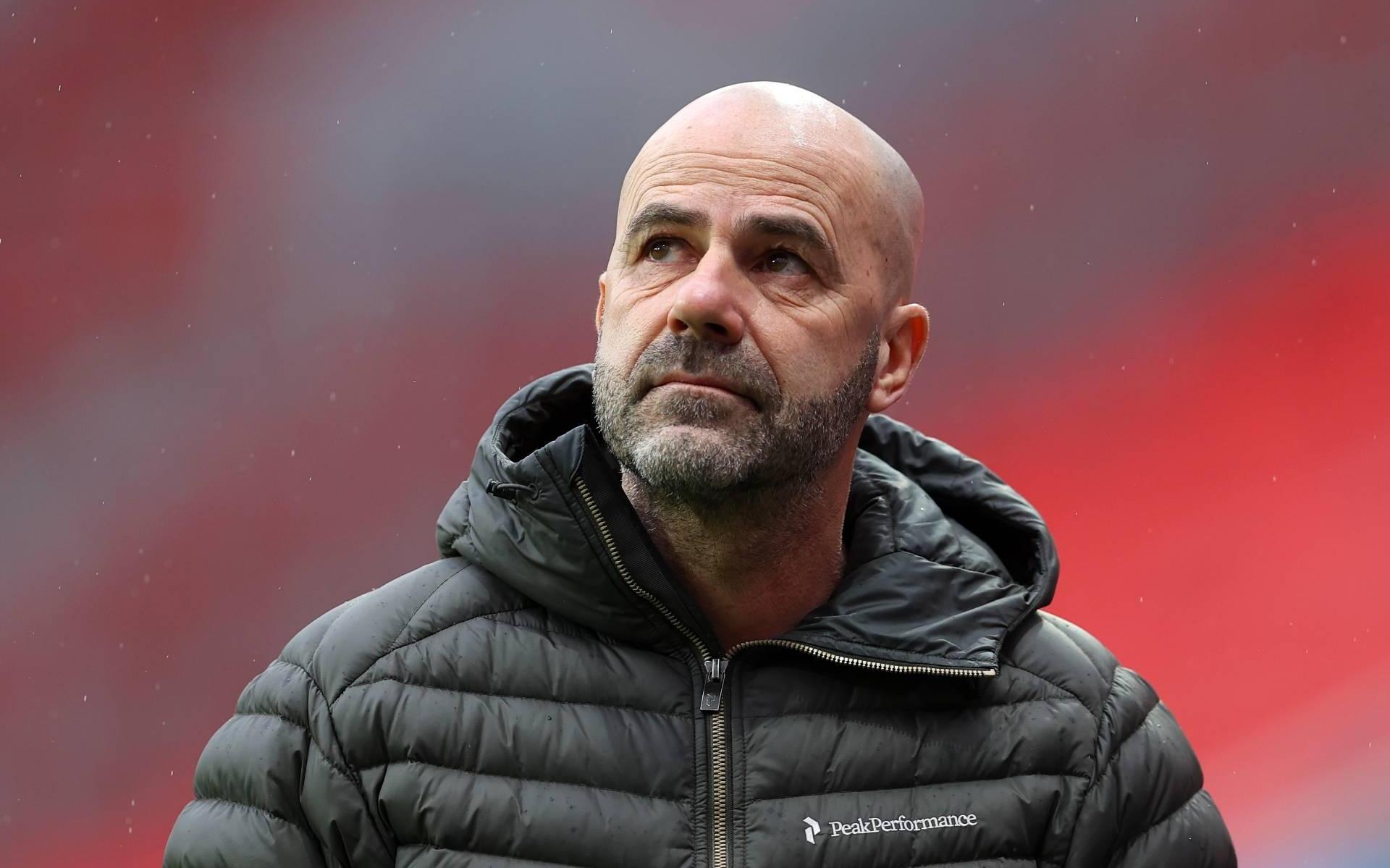Leverkusen geeft in slotminuten voorsprong weg