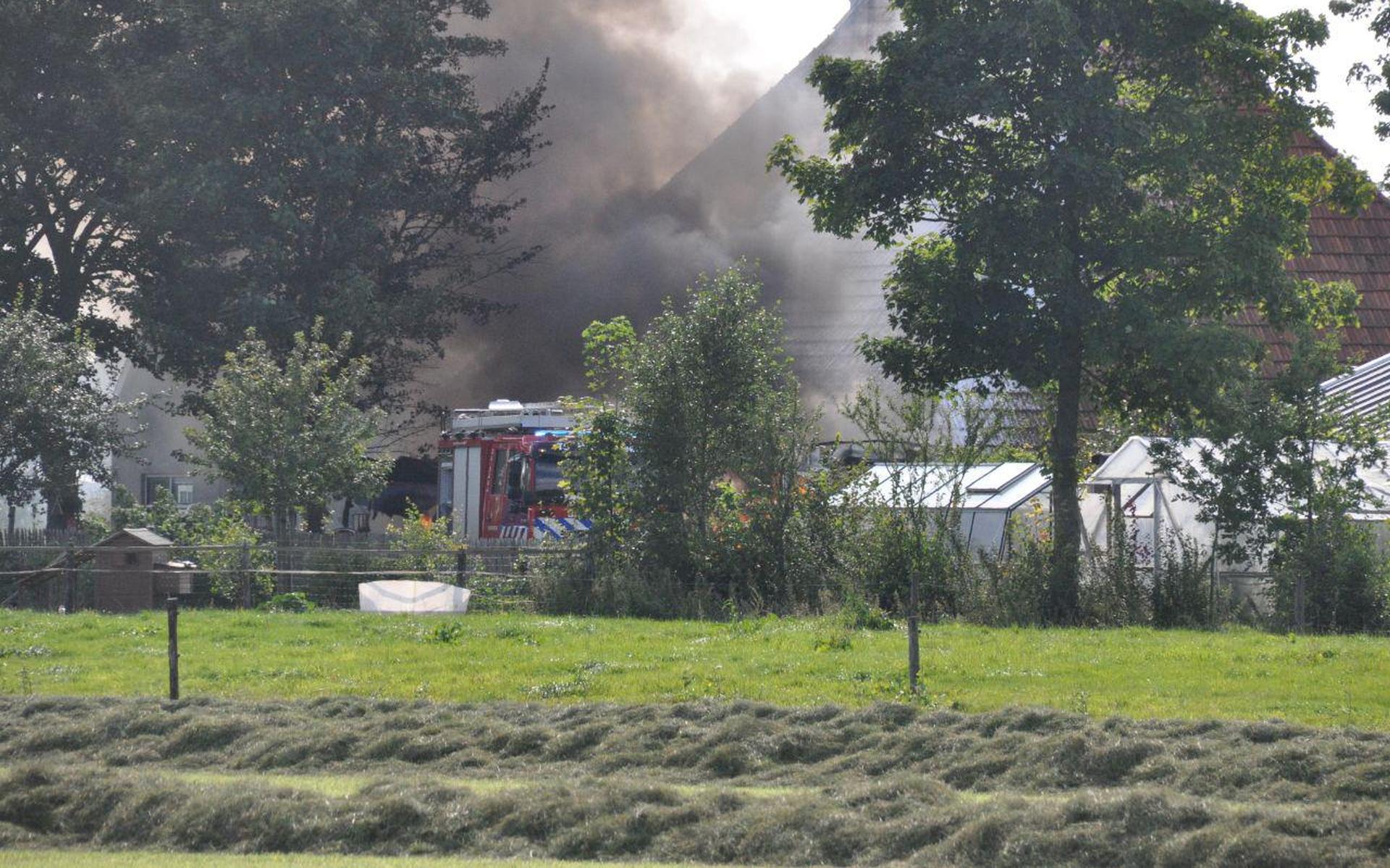 Brandweer heeft vuur onder controle in Oldeholtwolde - Leeuwarder Courant