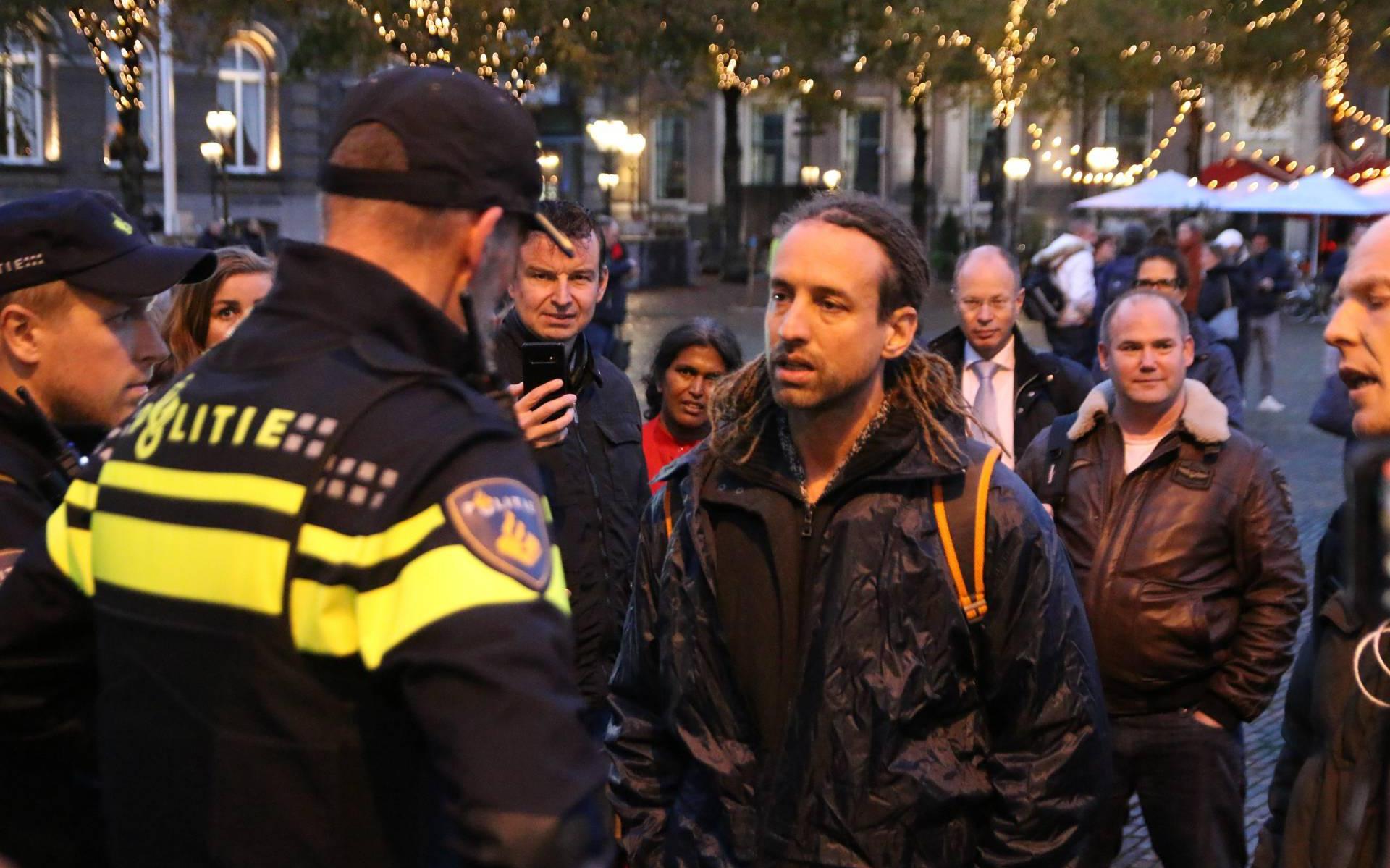 Politie maakt einde aan onaangekondigd protest op Plein Den Haag