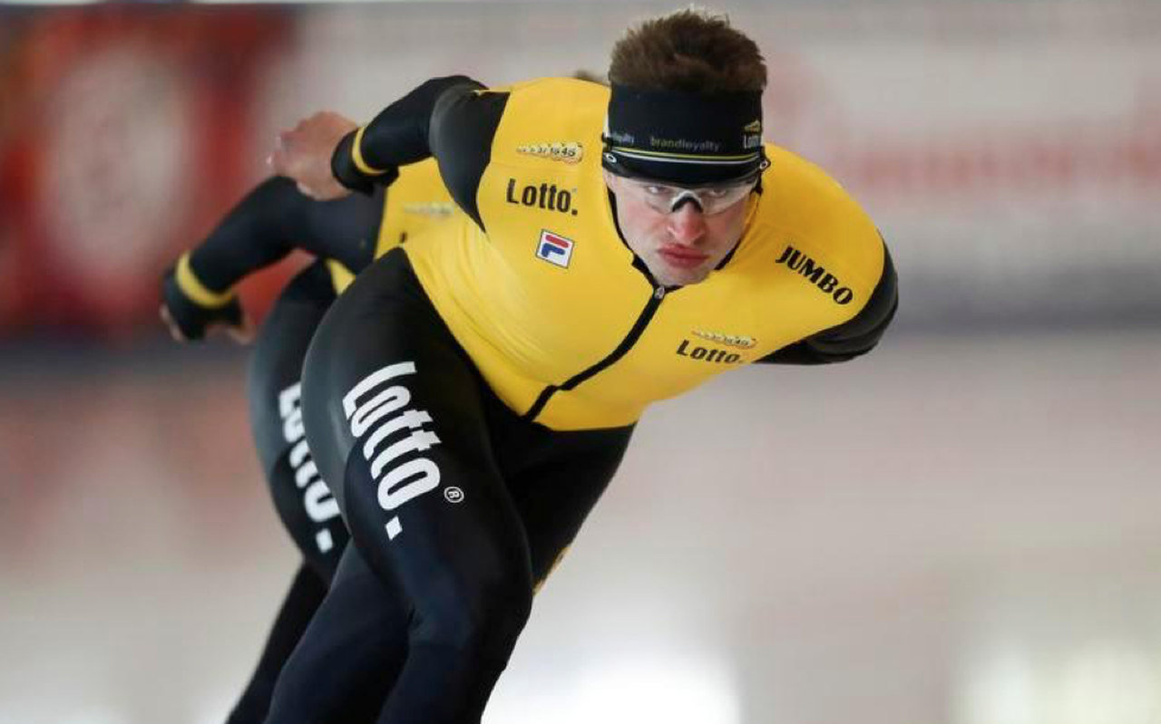 Sven Kramer, hier op kop tijdens een training met zijn ploeg, vindt veel gehoor voor zijn stakingsplan. FOTO NEEKE SMIT Sven Kramer, hier op kop tijdens een training met zijn ploeg, vindt veel gehoor voor zijn stakingsplan. FOTO NEEKE SMIT