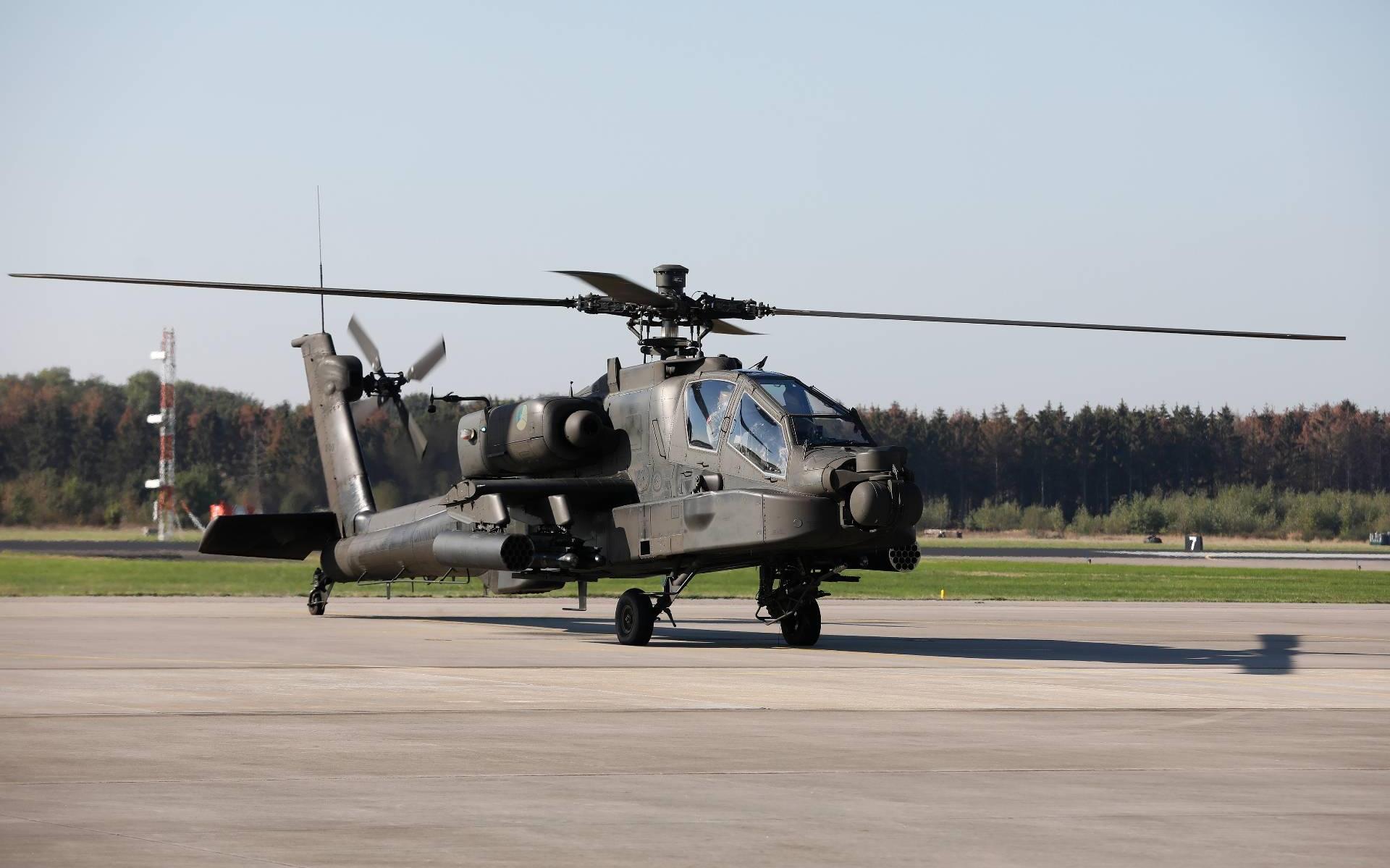 Apache-helikopter maakt voorzorgslanding in Elburg