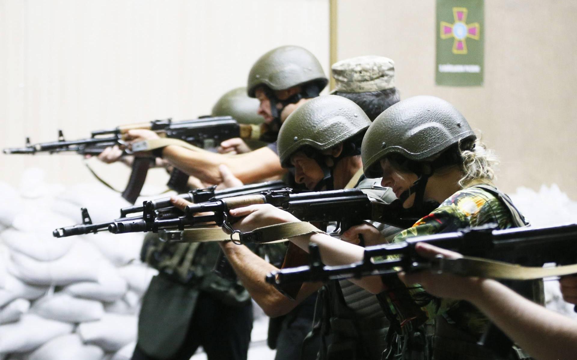 Eerste Oekraïense militairen beginnen aan training in Engeland - Leeuwarder Courant