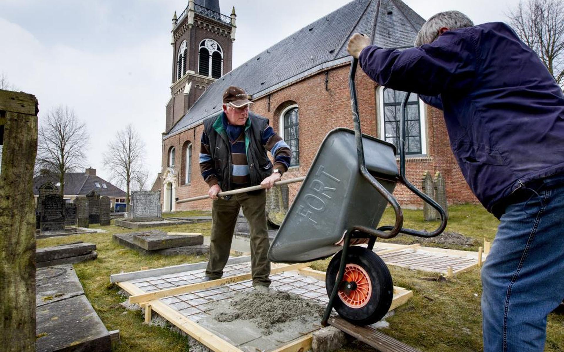 Beton voor stenen kerkhof Reduzum