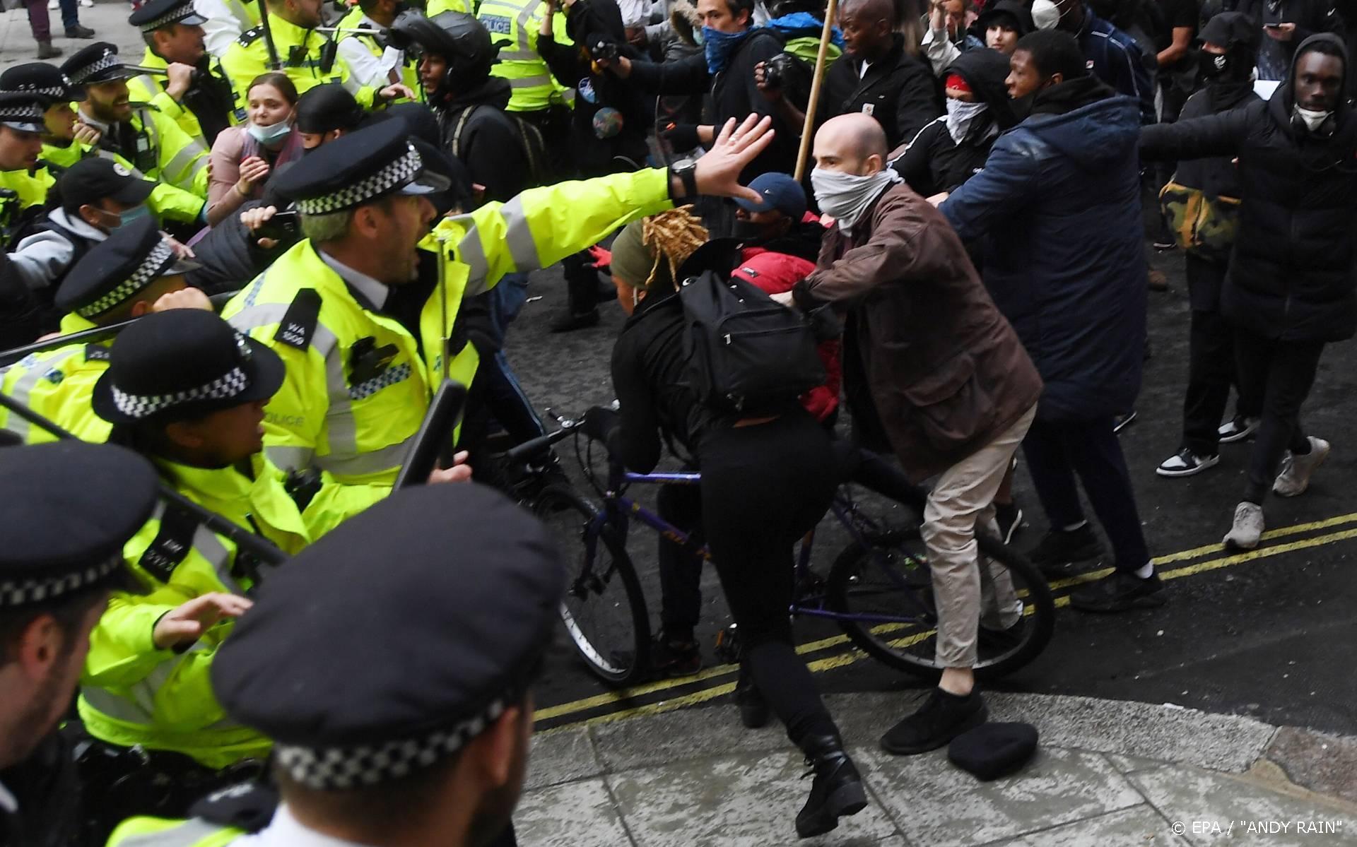 27 politiemannen gewond tijdens demonstraties in Londen