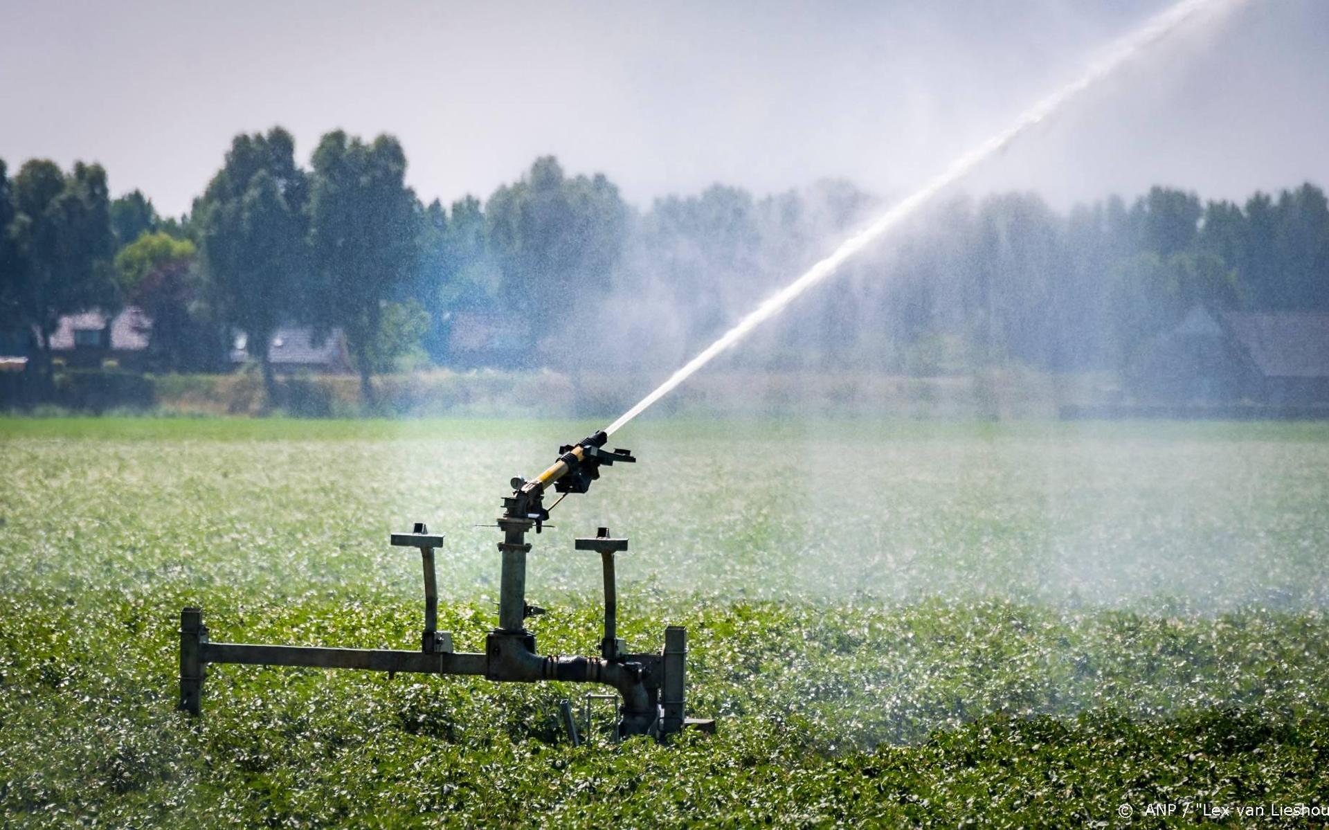 Waterschappen stellen eerste sproeiverboden in.