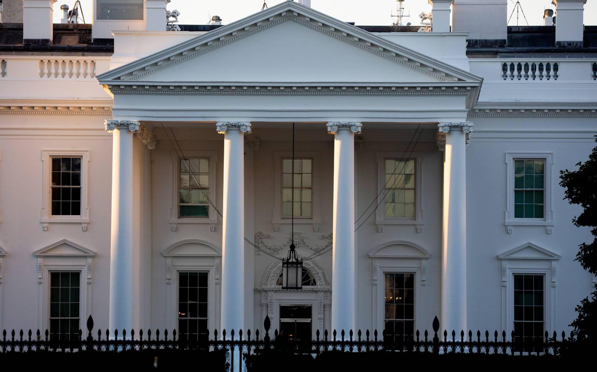 Trump terug in Oval Office, medewerkers beschermd
