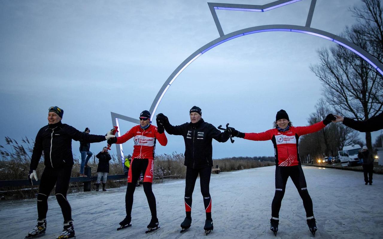 Angenent finisht in Leeuwarden na rijden deel Elfstedentocht Angenent finisht in Leeuwarden na rijden deel Elfstedentocht