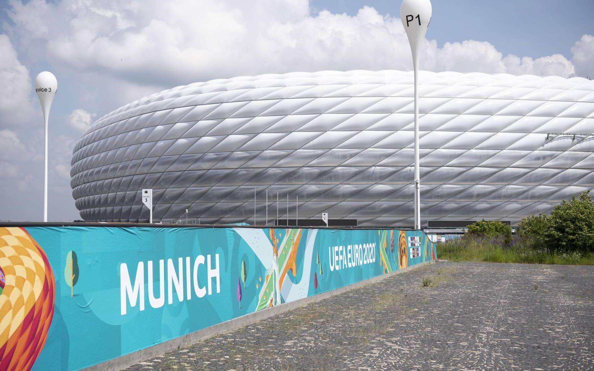 Onbekenden stelen UEFA-banners in München - Leeuwarder Courant
