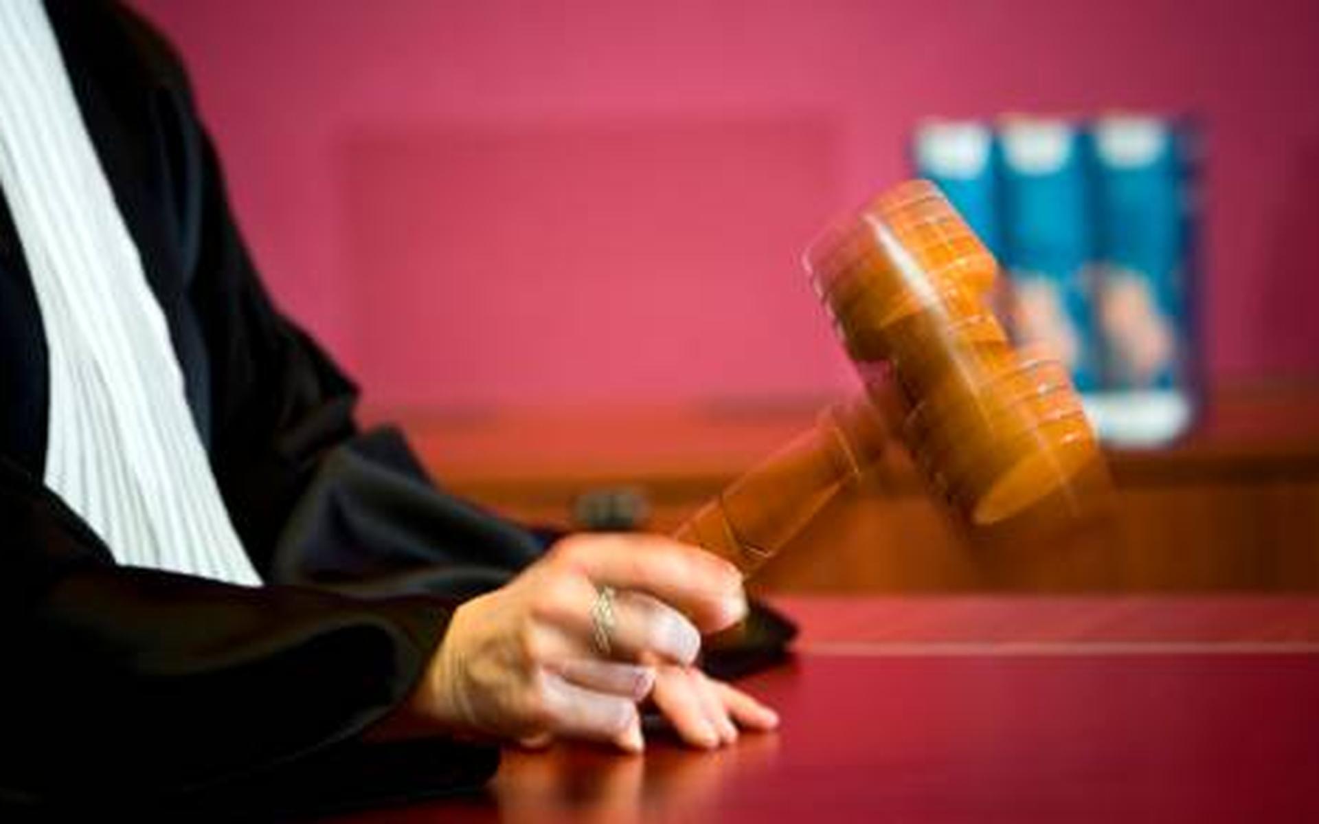 OM eist vier jaar cel tegen opa uit Triemen voor misbruik kleindochter - Leeuwarder Courant