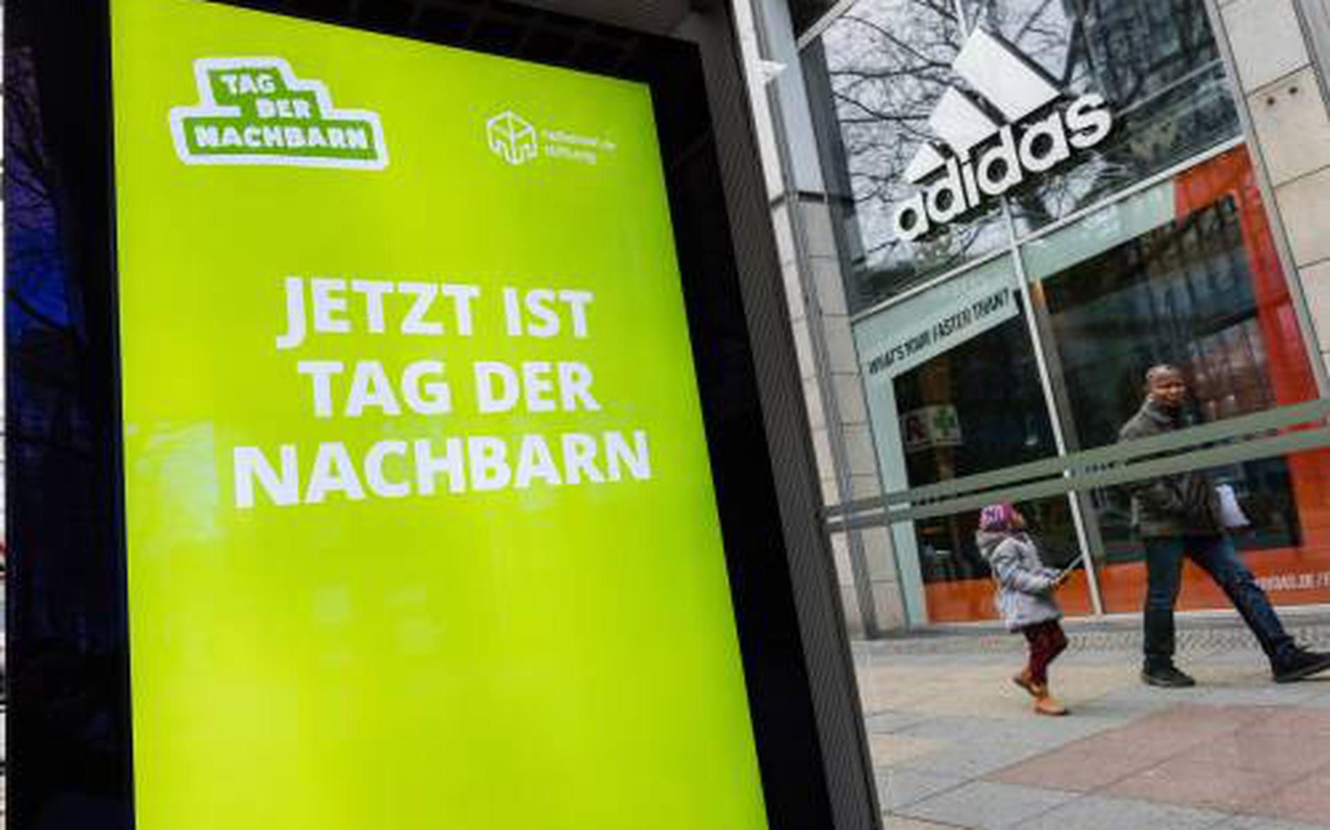 ingenieur Tanzania kwaliteit Adidas betaalt toch winkelhuur en biedt excuses aan - Leeuwarder Courant