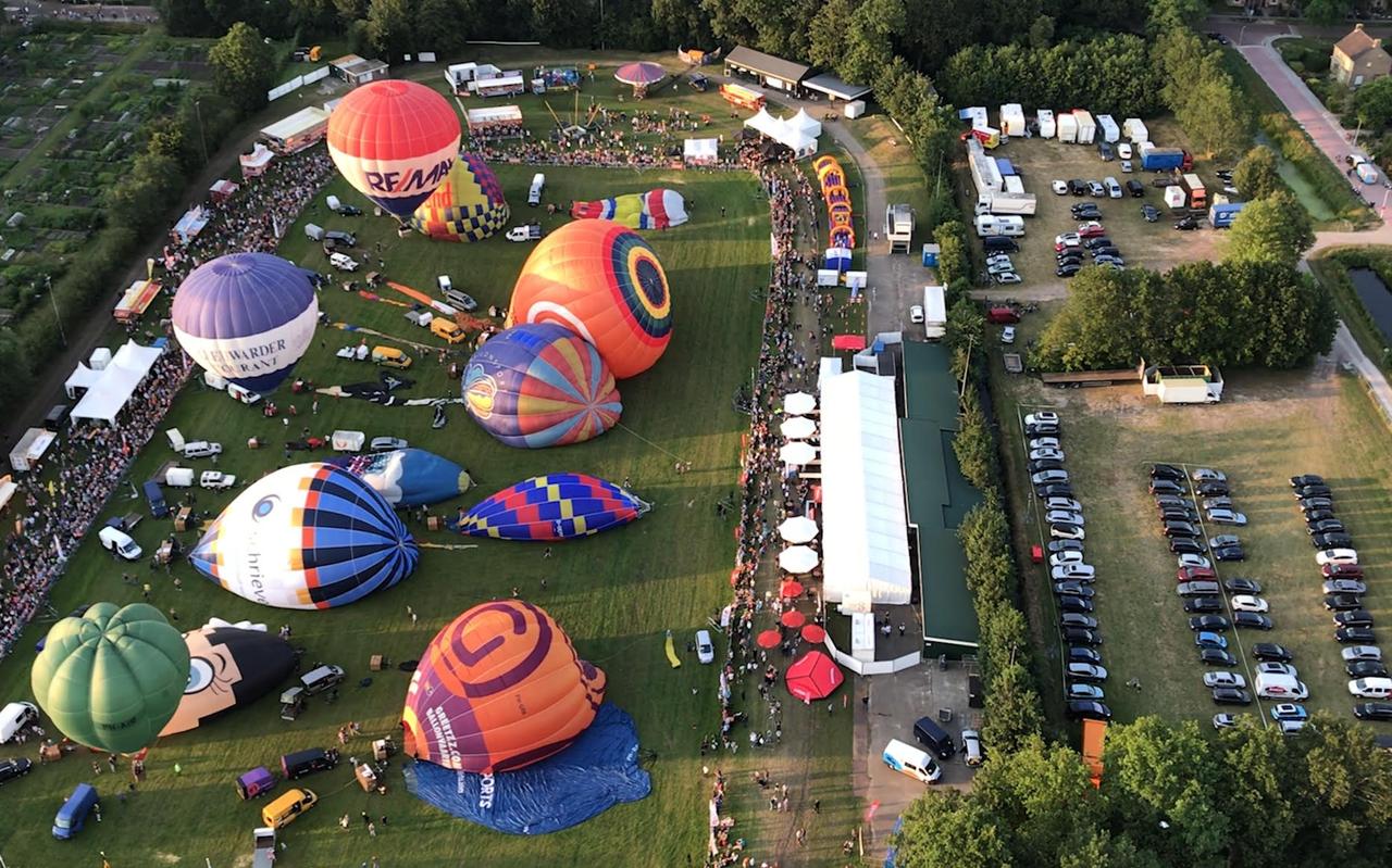 De Friese Ballonfeesten op de Nutsbaan in Joure. FOTO LC De Friese Ballonfeesten op de Nutsbaan in Joure. FOTO LC