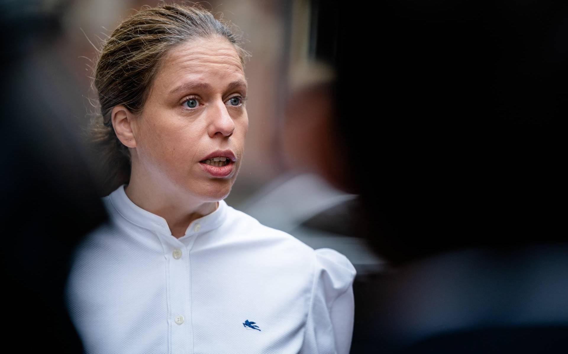 Minister Carola Schouten van Landbouw schrapt de omstreden voermaatregel voor boeren.