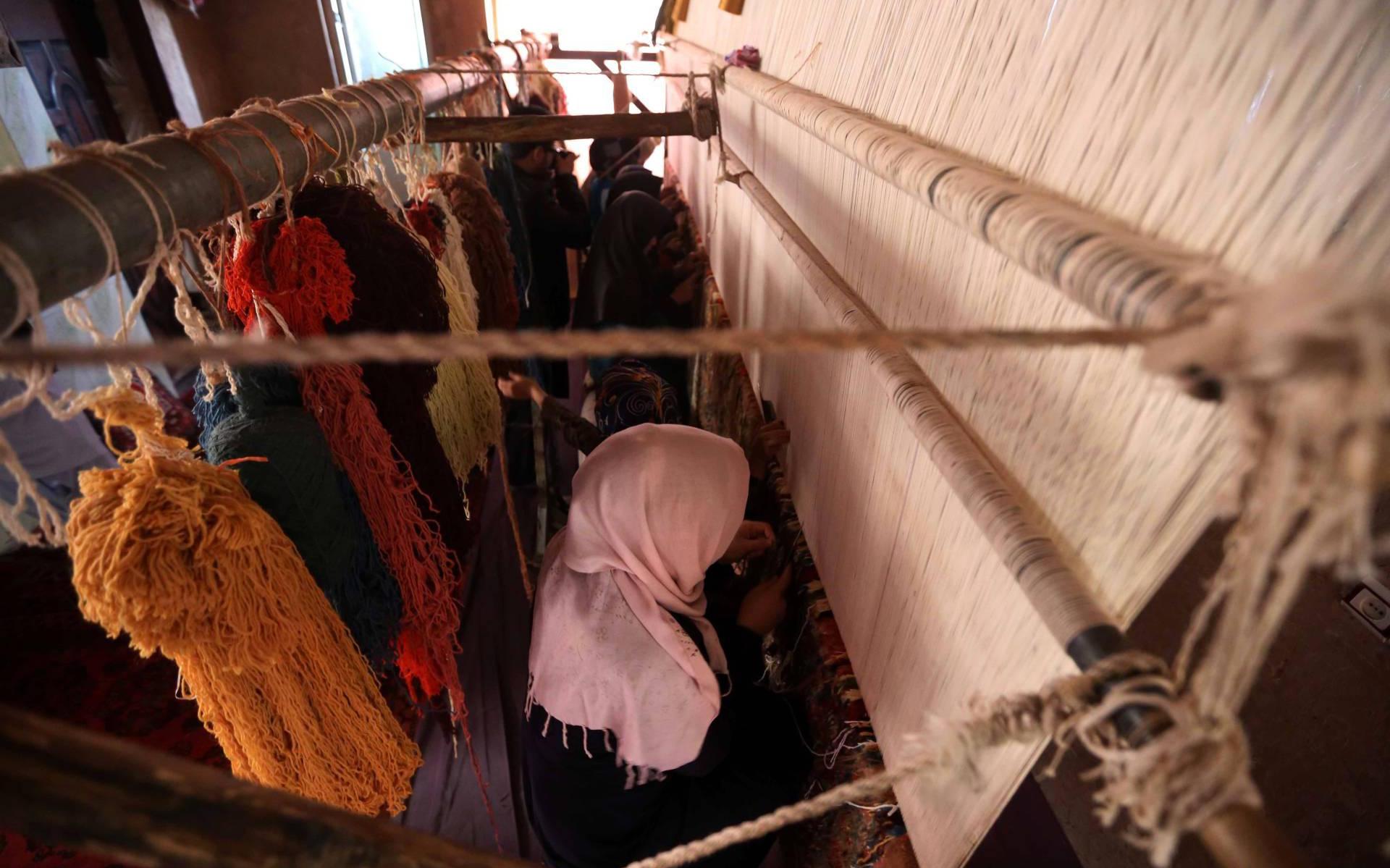 Snoep Prestige Artistiek Eigenaar tapijtwinkel: tapijthandel erg belangrijk voor Afghanistan -  Leeuwarder Courant